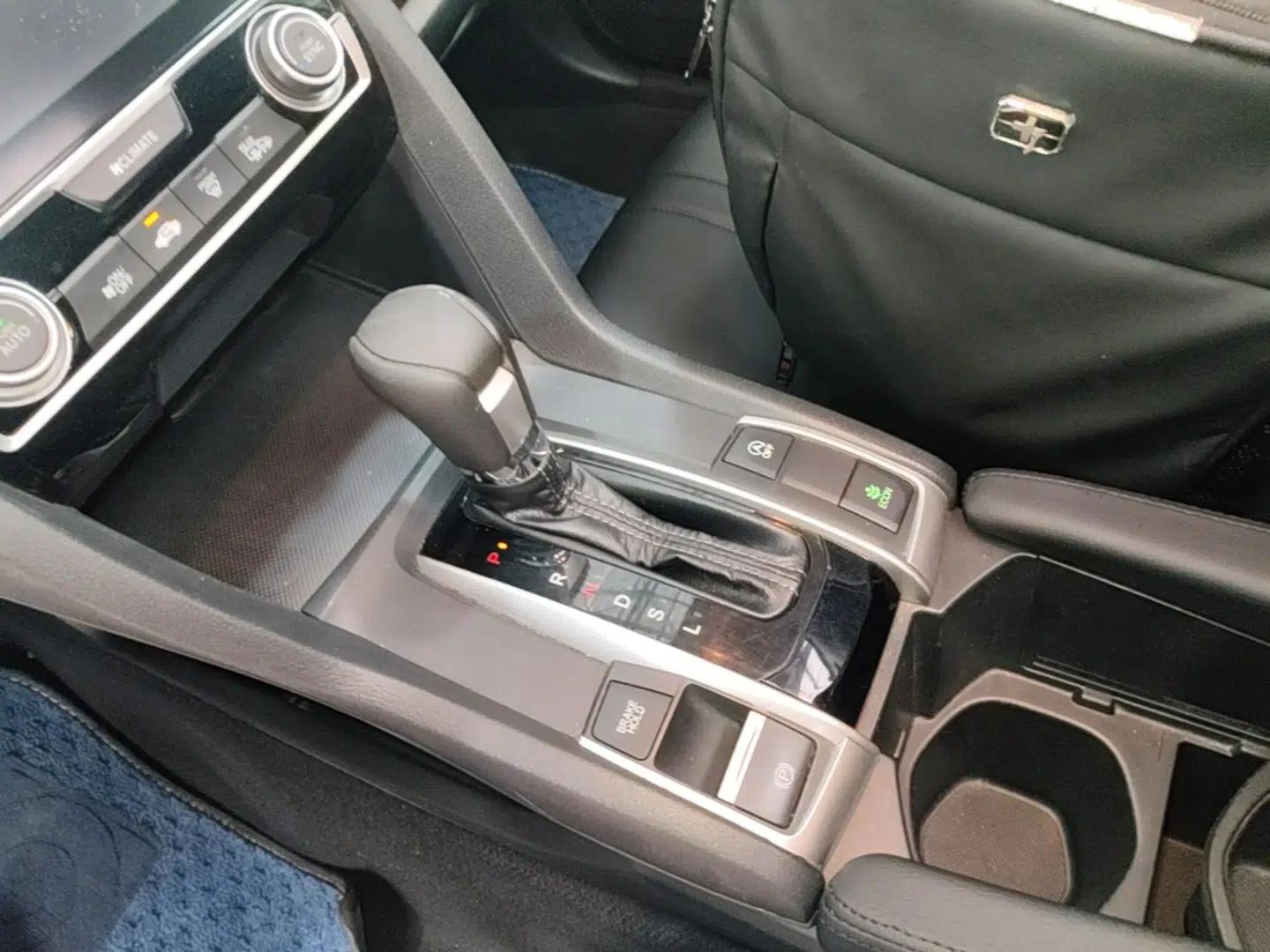 Honda Civic 2016 220TURBO CVT Luxury Edition — миниатюра 21