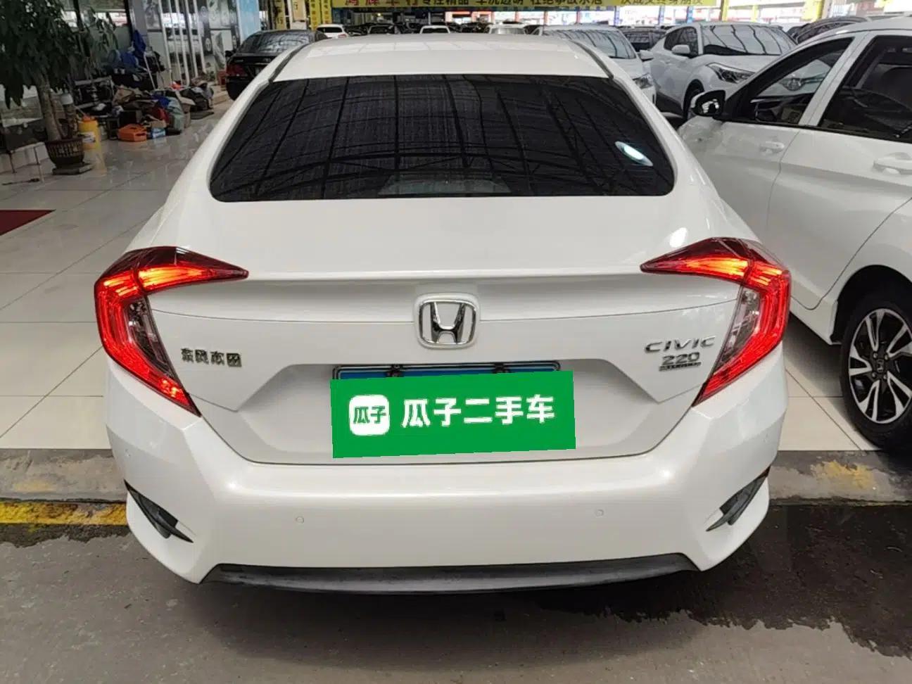 Honda Civic 2016 220TURBO CVT Luxury Edition — миниатюра 5