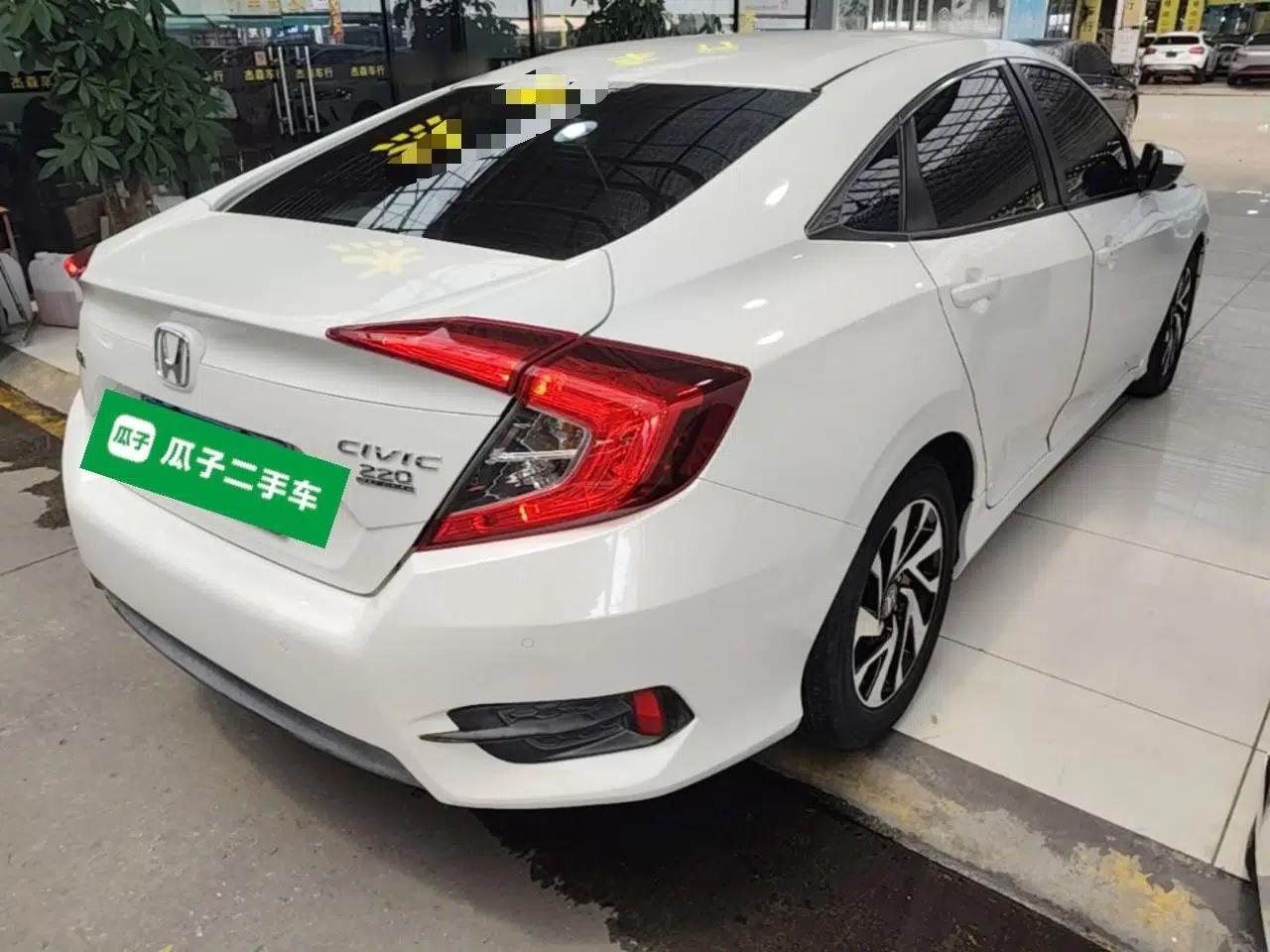 Honda Civic 2016 220TURBO CVT Luxury Edition — миниатюра 6