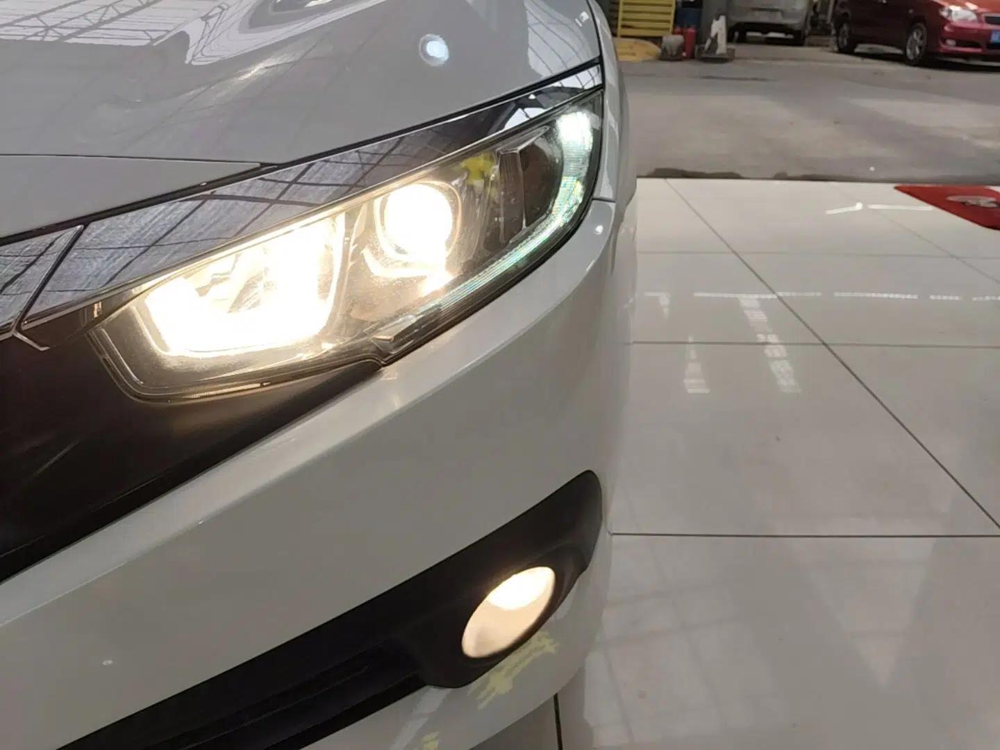 Honda Civic 2016 220TURBO CVT Luxury Edition — миниатюра 8