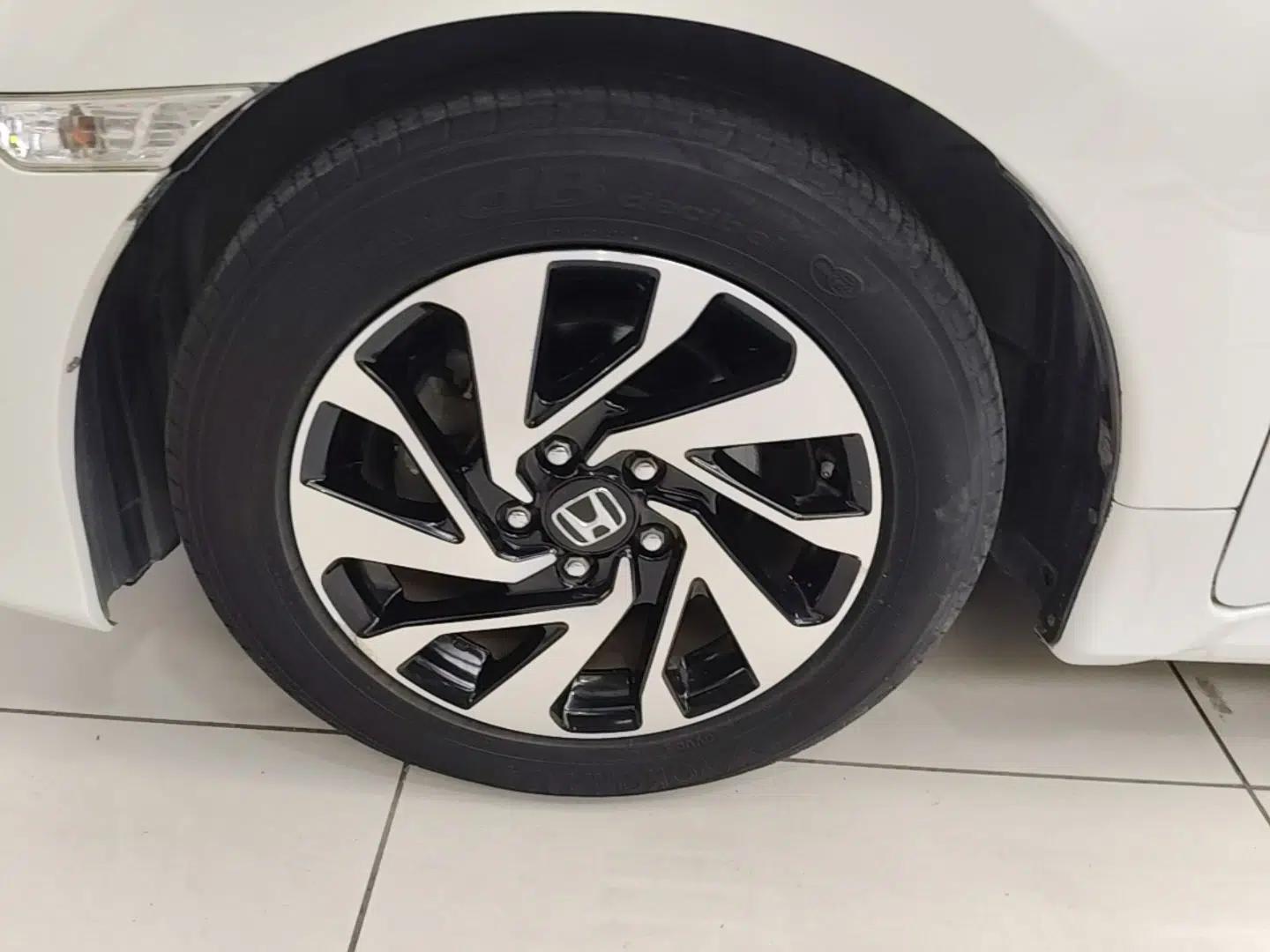 Honda Civic 2016 220TURBO CVT Luxury Edition — миниатюра 10