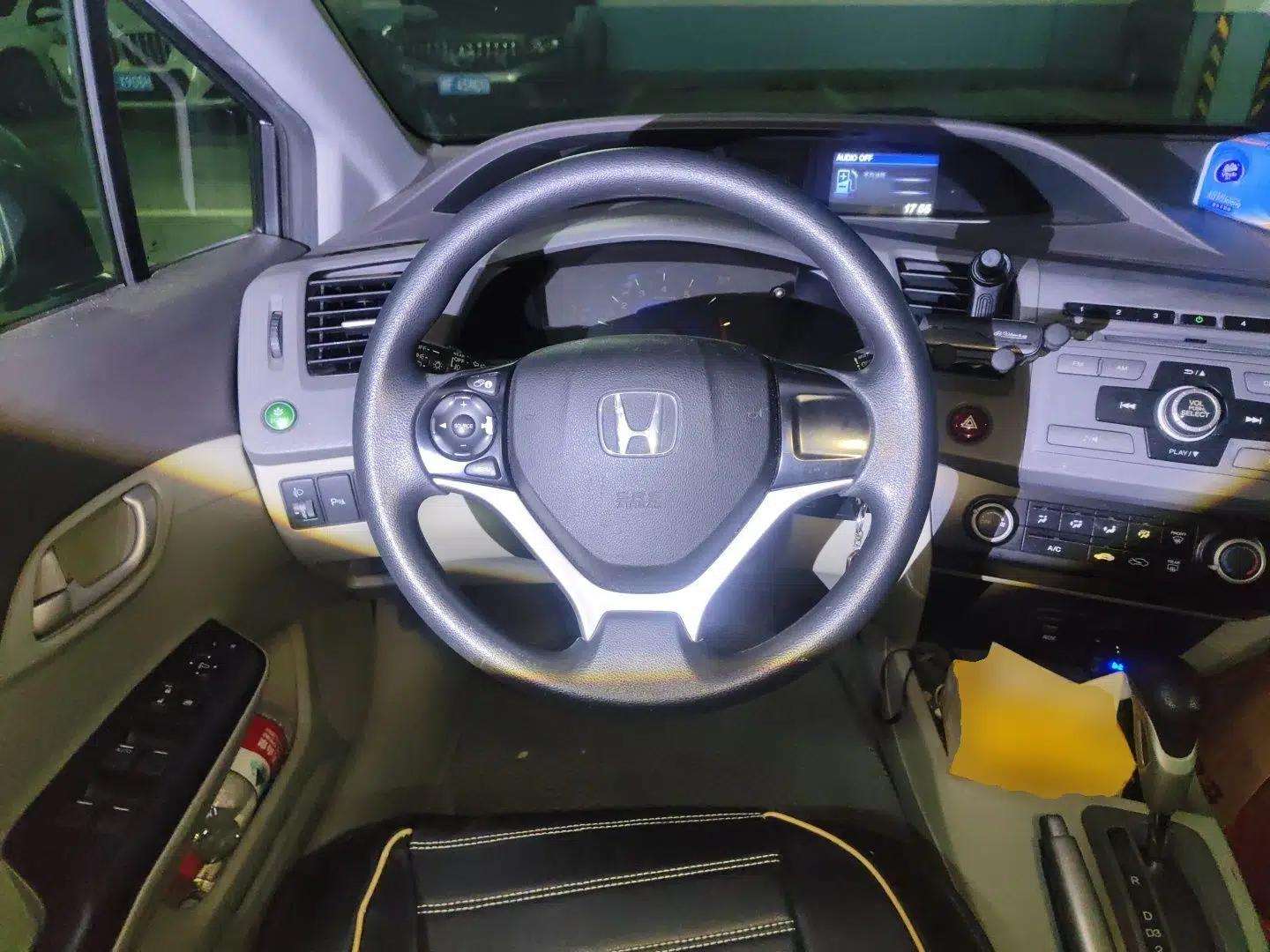 Honda Civic 2012 1.8L automatic comfort version — миниатюра 10