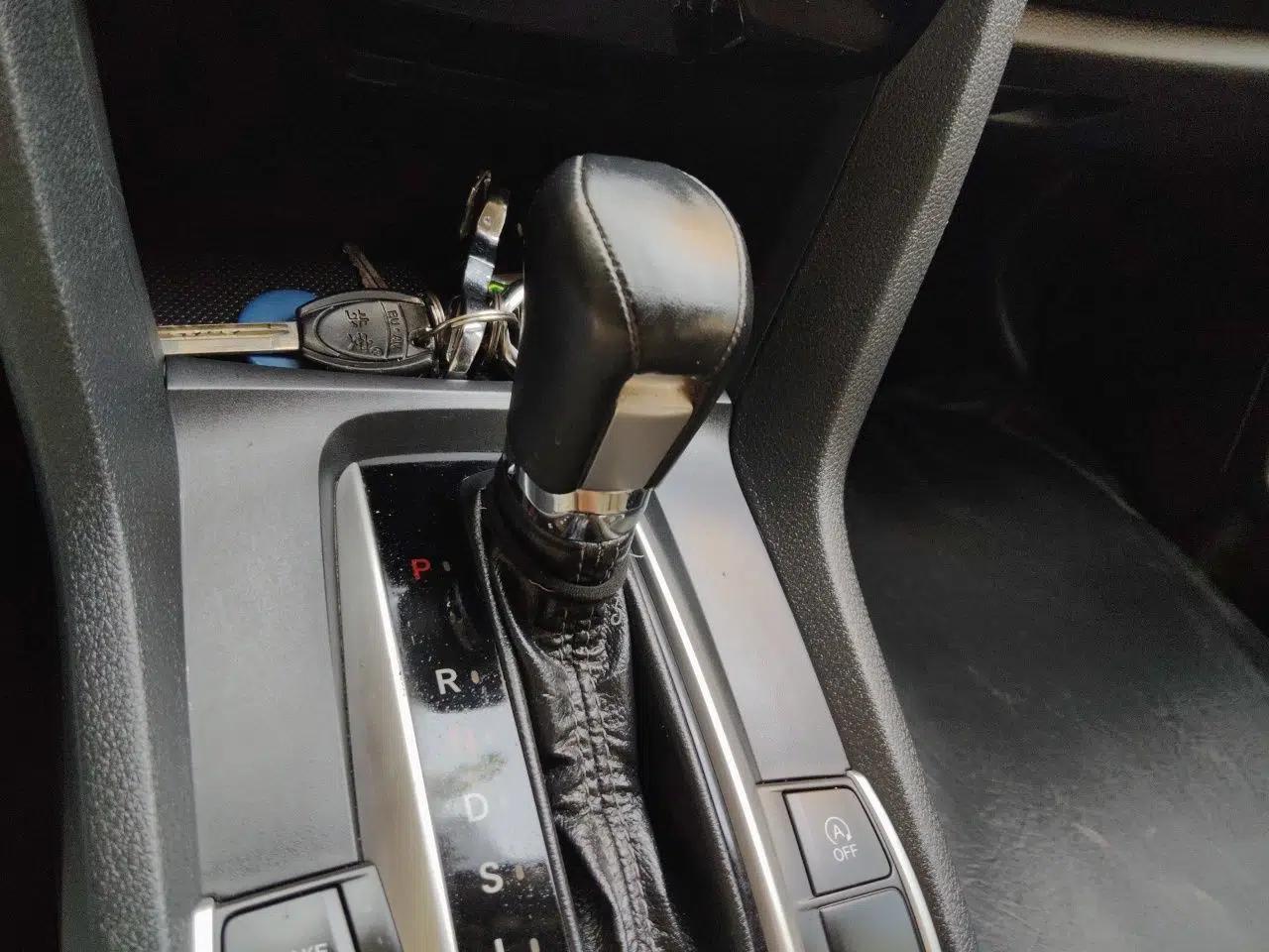Honda Civic 2016 220TURBO CVT Prestige Edition — миниатюра 14