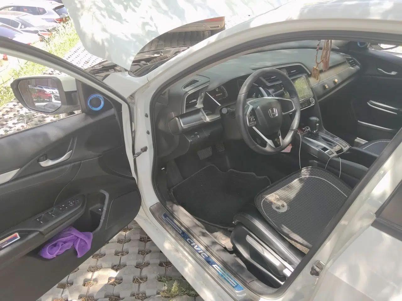 Honda Civic 2016 220TURBO CVT Luxury Edition — миниатюра 16