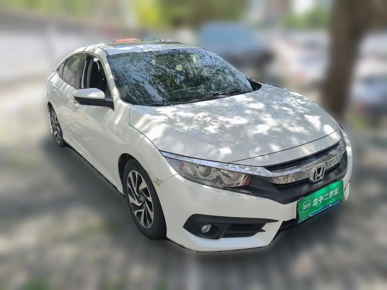 Honda Civic 2016 220TURBO CVT Luxury Edition — миниатюра 3