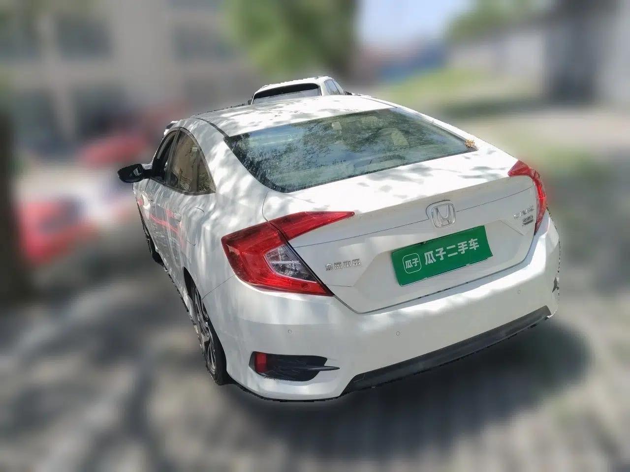 Honda Civic 2016 220TURBO CVT Luxury Edition — миниатюра 4