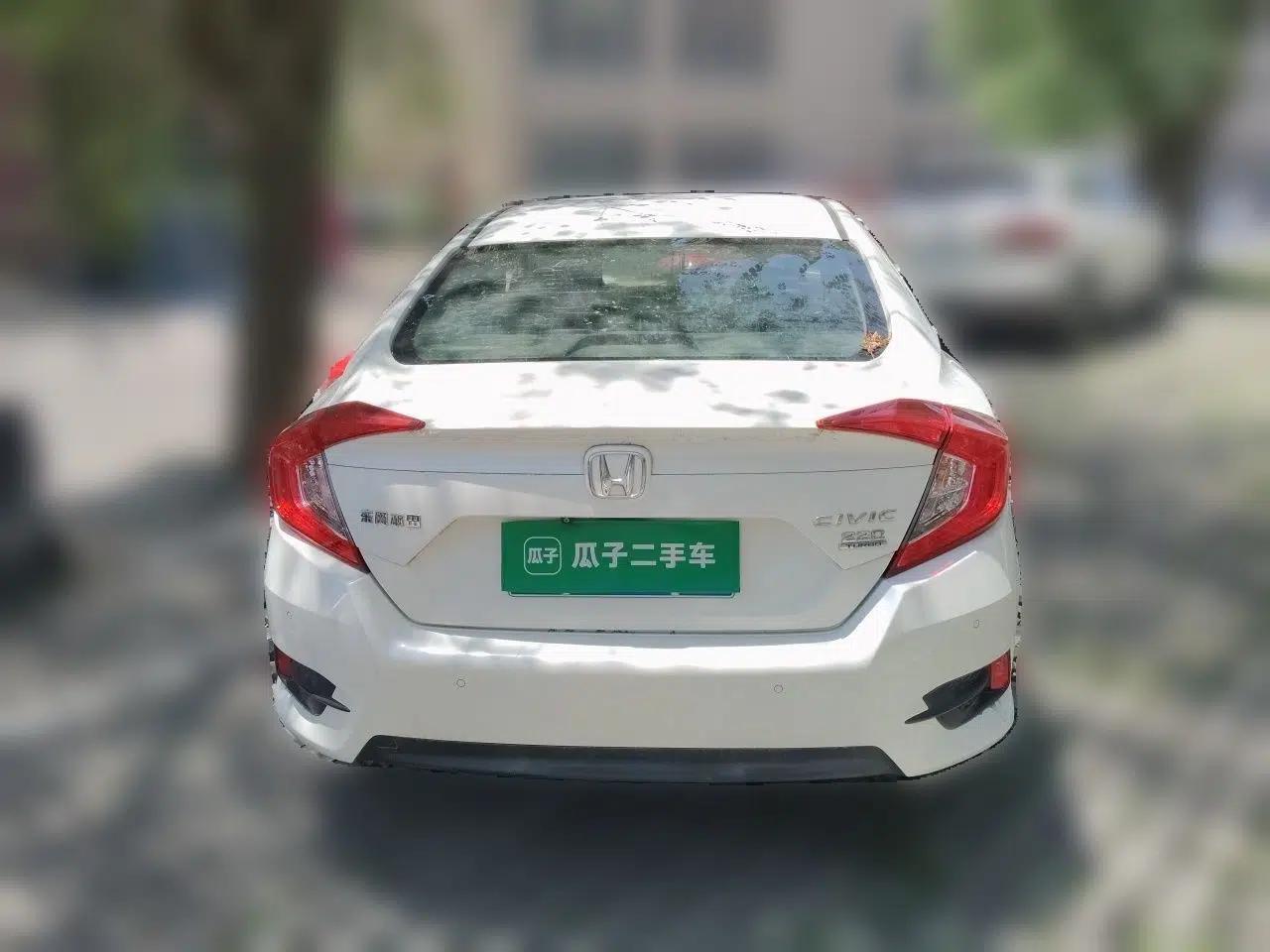 Honda Civic 2016 220TURBO CVT Luxury Edition — миниатюра 5