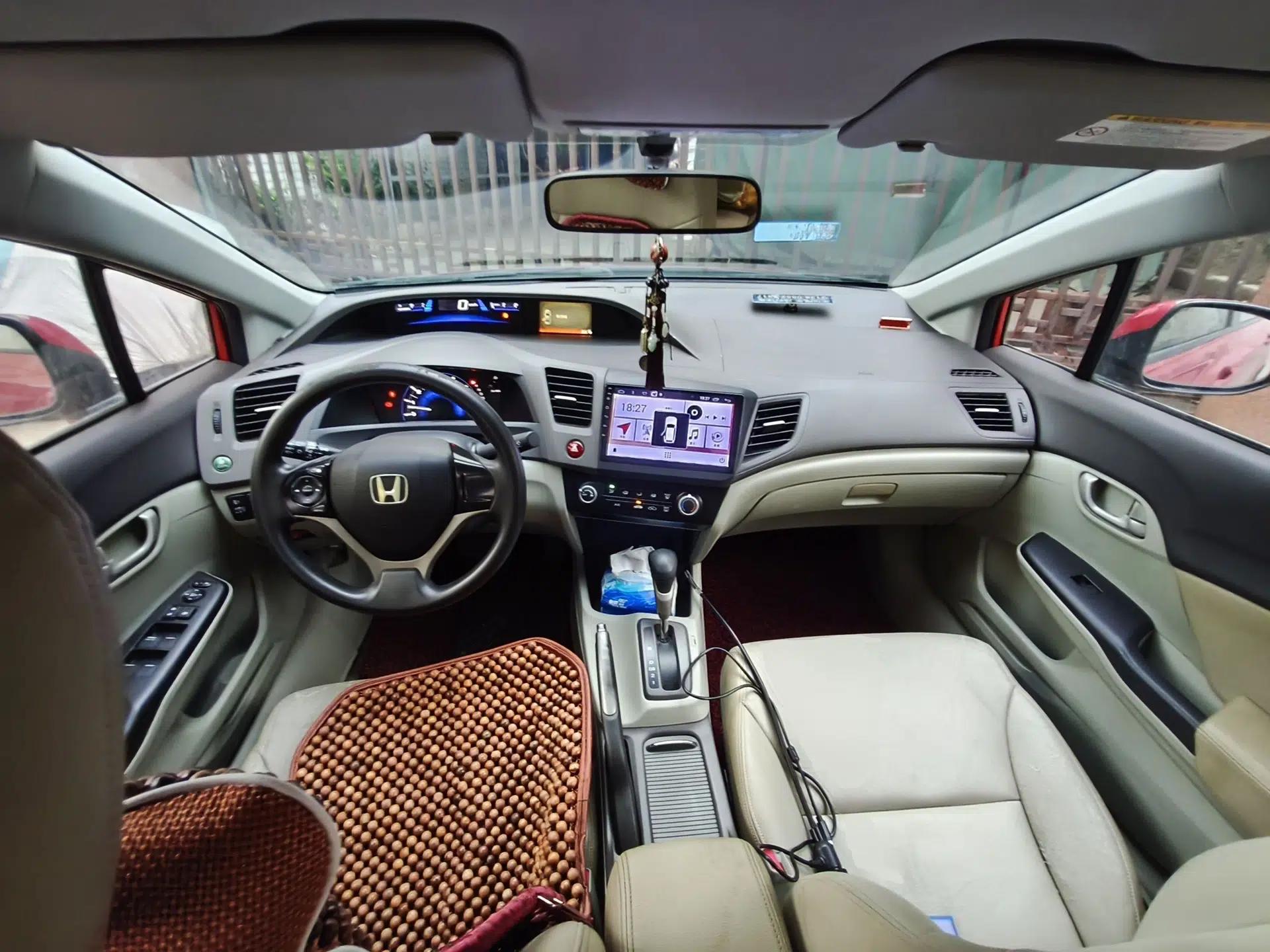 Honda Civic 2012 1.8L automatic comfort version — миниатюра 9