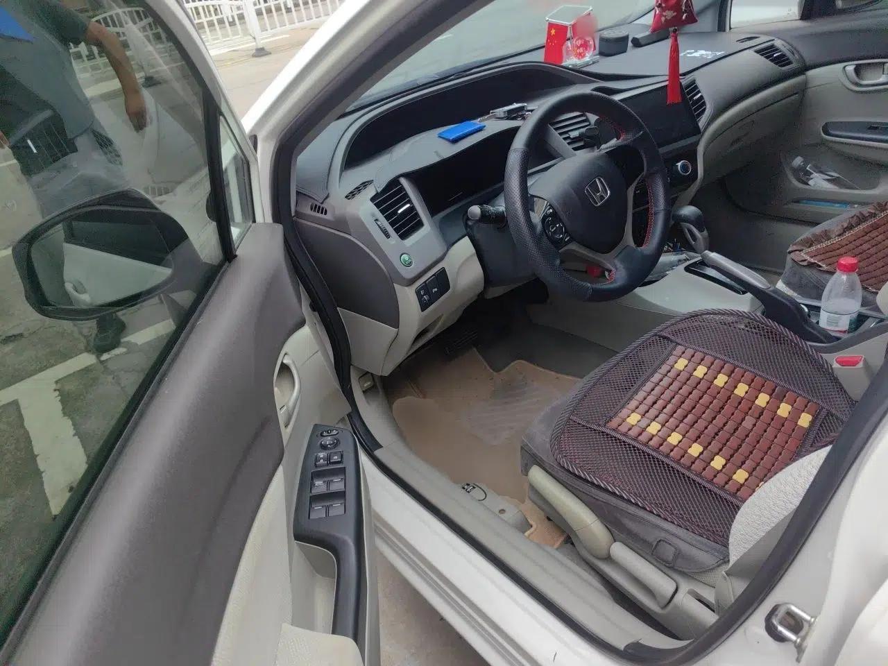 Honda Civic 2013 10th Anniversary 1.8L Automatic Comfort Version — миниатюра 16