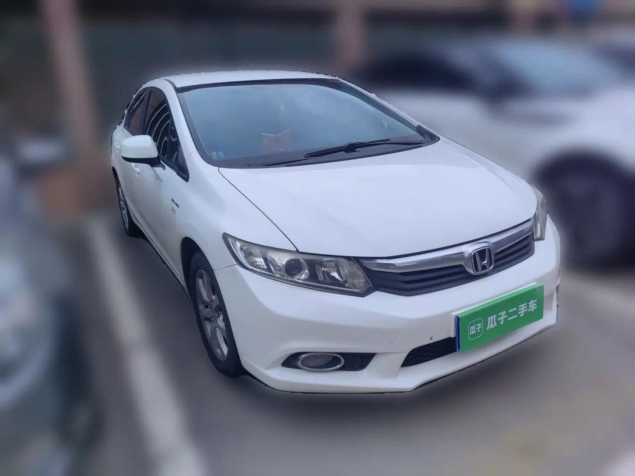 Honda Civic 2013 10th Anniversary 1.8L Automatic Comfort Version — миниатюра 3