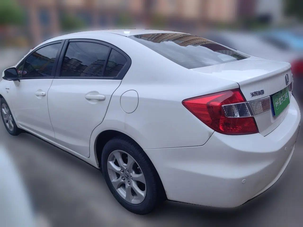 Honda Civic 2013 10th Anniversary 1.8L Automatic Comfort Version — миниатюра 4
