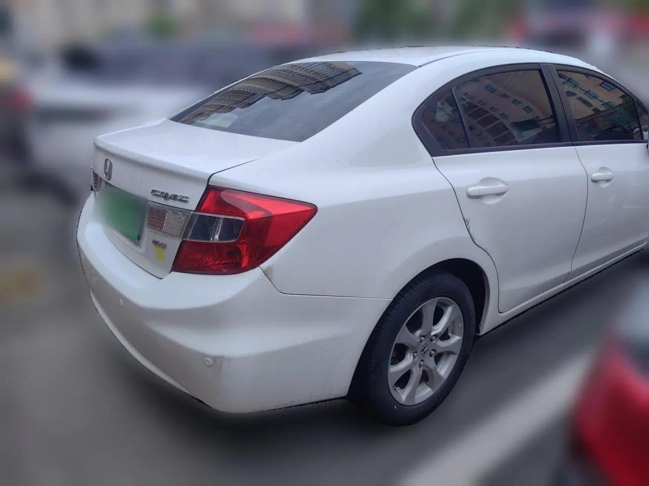 Honda Civic 2013 10th Anniversary 1.8L Automatic Comfort Version — миниатюра 6