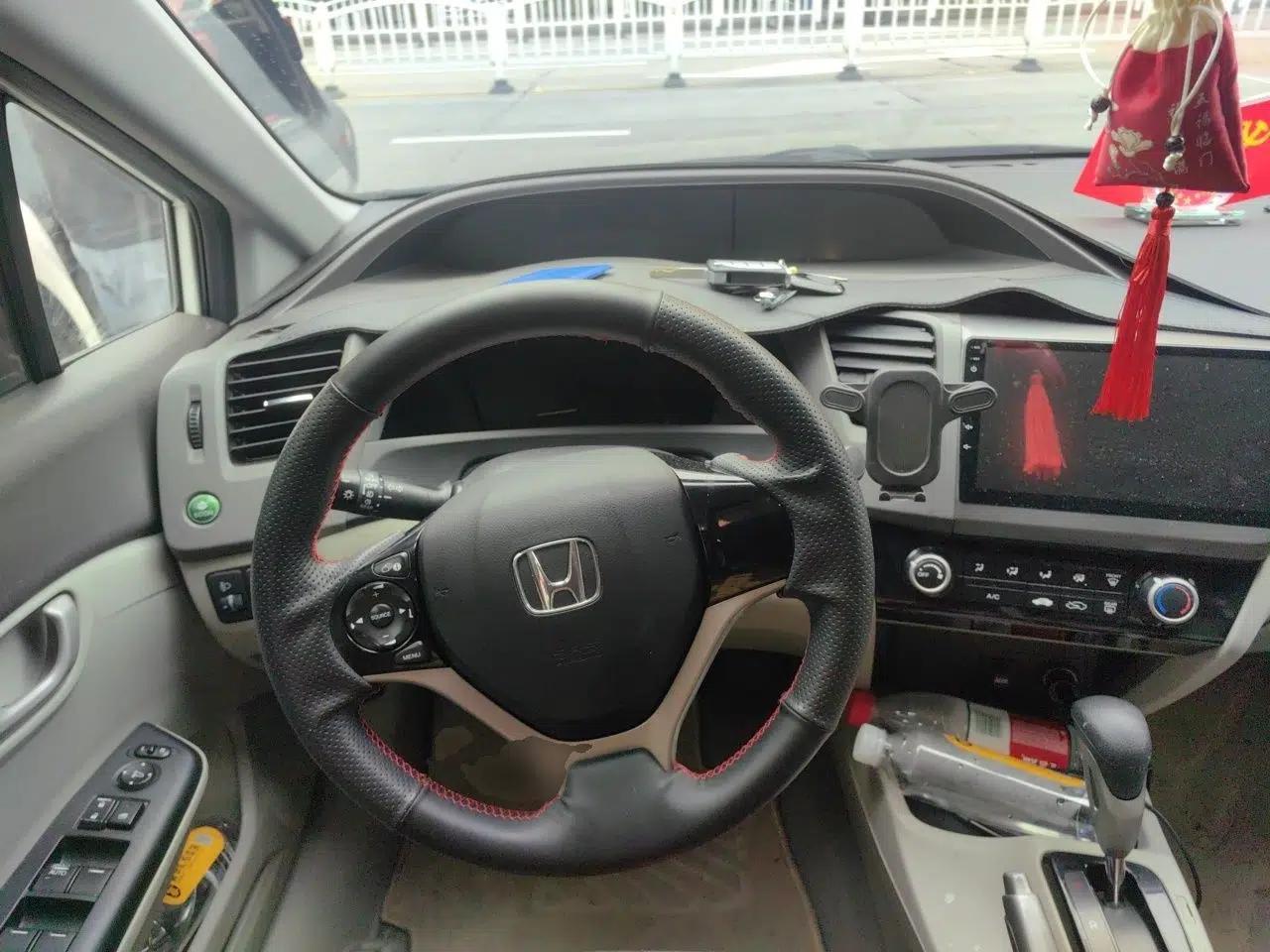 Honda Civic 2013 10th Anniversary 1.8L Automatic Comfort Version — миниатюра 10