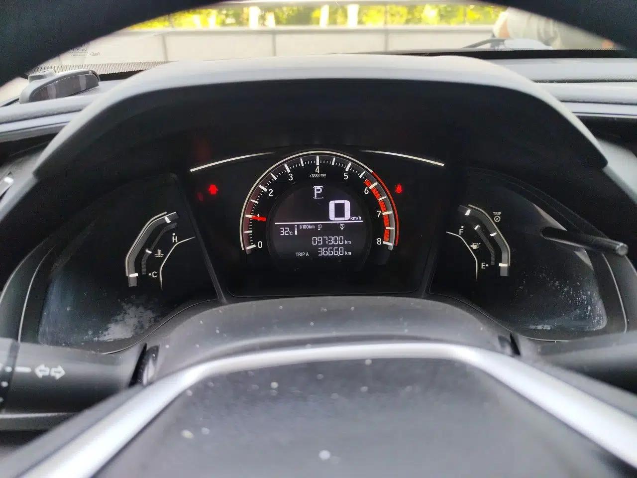 Honda Civic 2016 180TURBO CVT Comfort Version — миниатюра 11