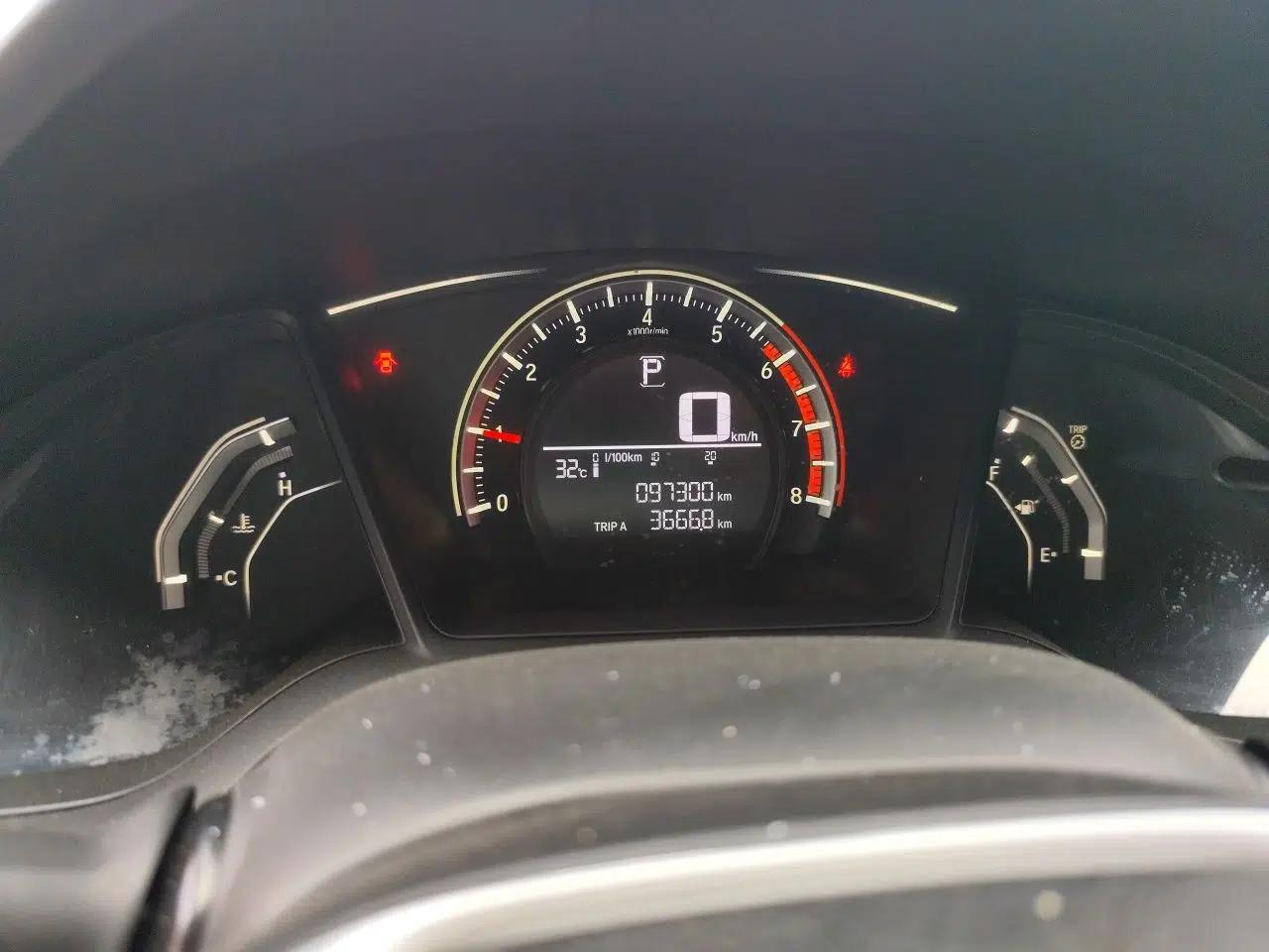 Honda Civic 2016 180TURBO CVT Comfort Version — миниатюра 12