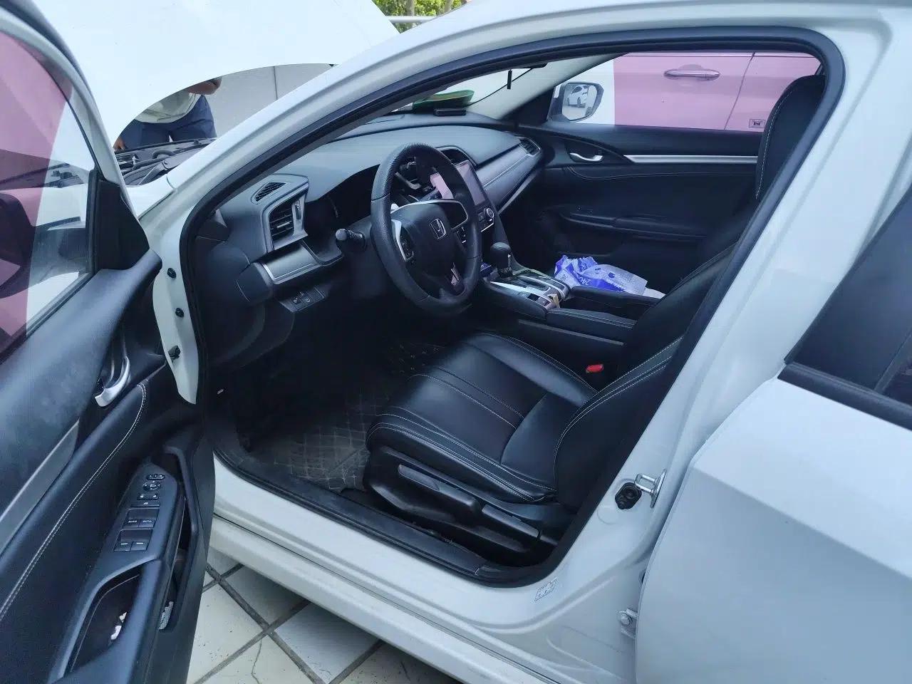 Honda Civic 2016 180TURBO CVT Comfort Version — миниатюра 16