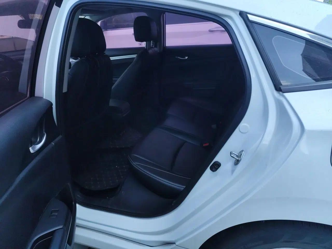 Honda Civic 2016 180TURBO CVT Comfort Version — миниатюра 17