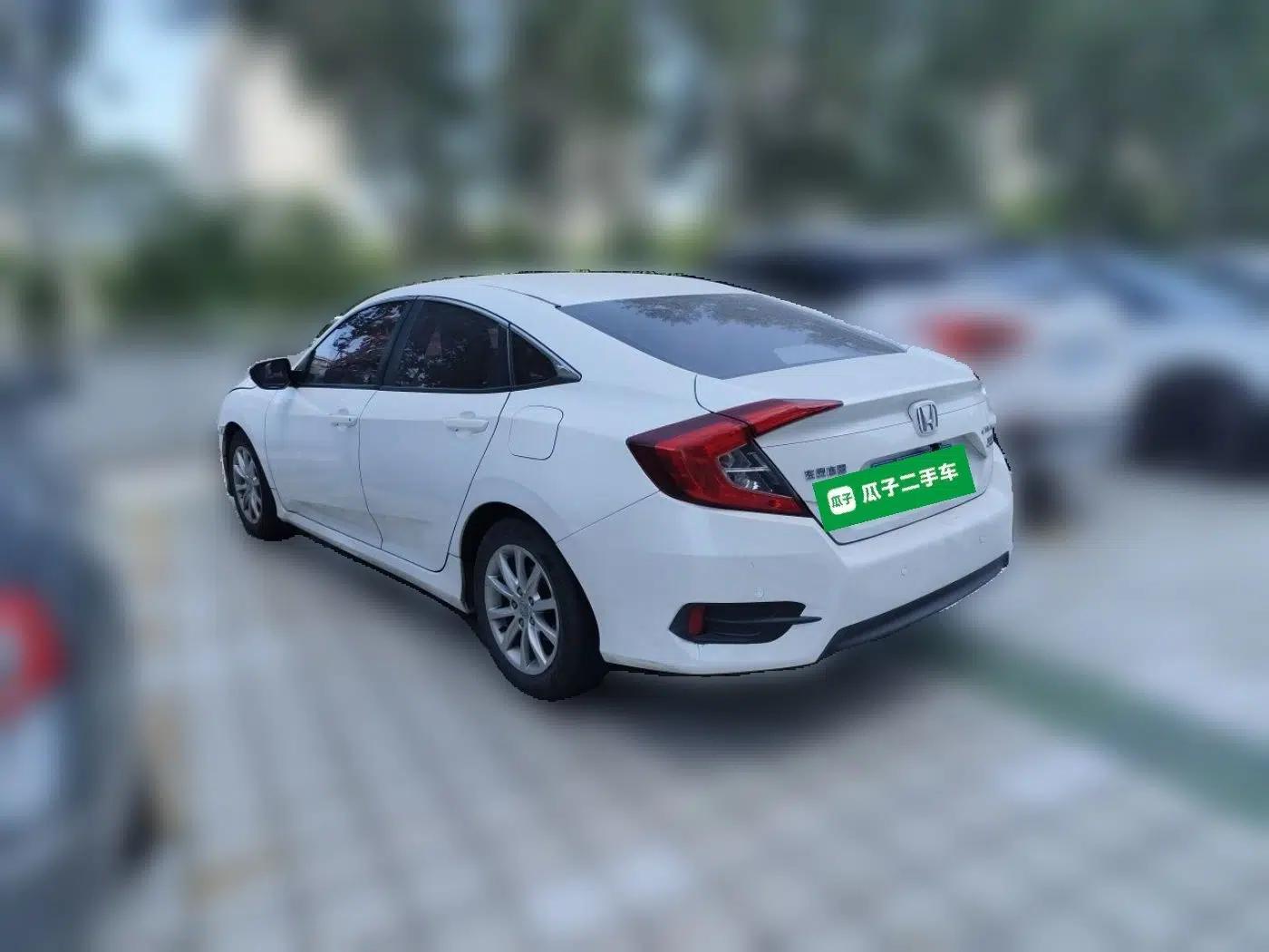Honda Civic 2016 180TURBO CVT Comfort Version — миниатюра 4