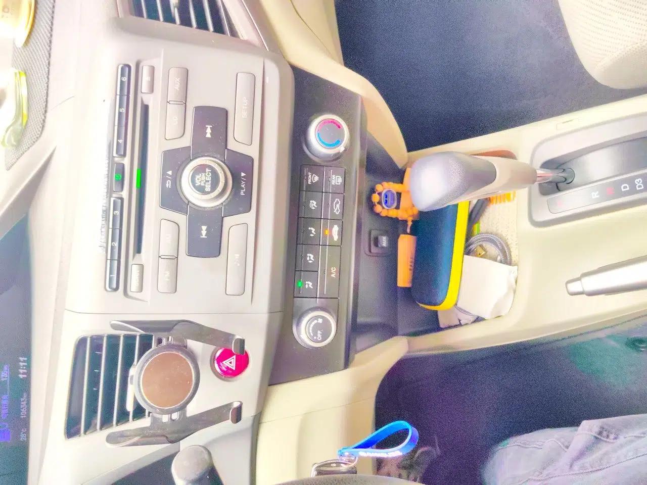 Honda Civic 2012 1.8L automatic comfort version — миниатюра 13