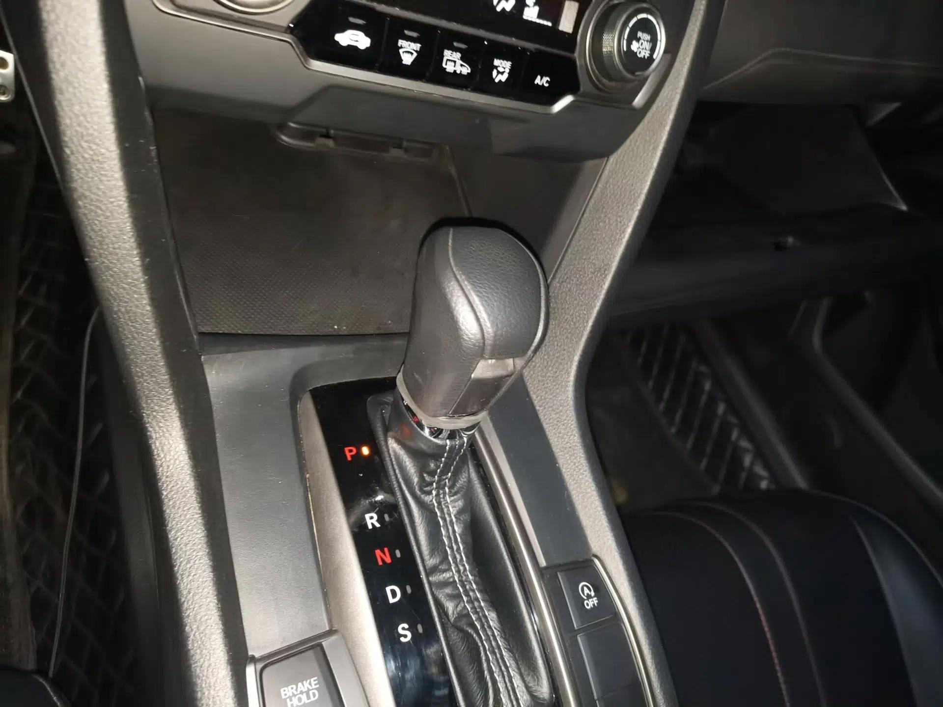 Honda Civic 2021 HATCHBACK 220TURBO CVT Trendy Cool Edition — миниатюра 14