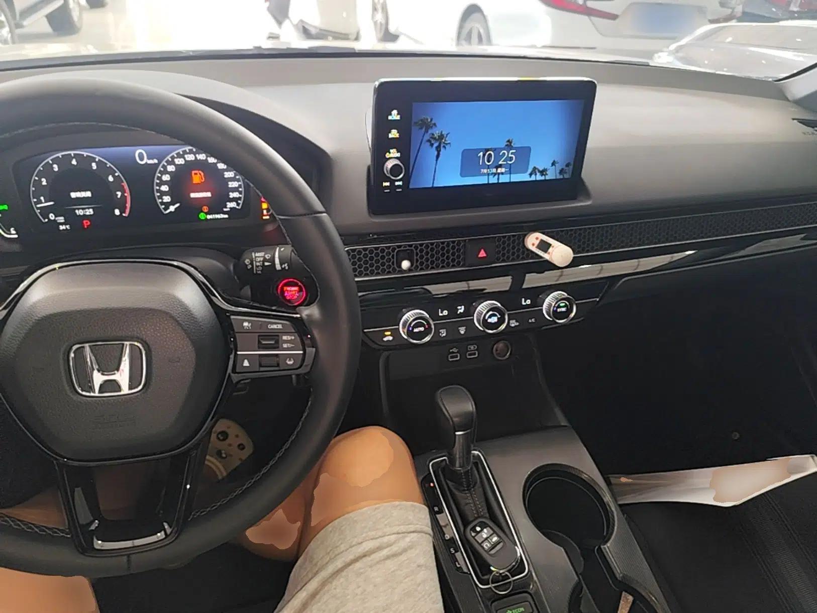 Honda Civic 2022 240TURBO CVT Dynamic Edition — миниатюра 17