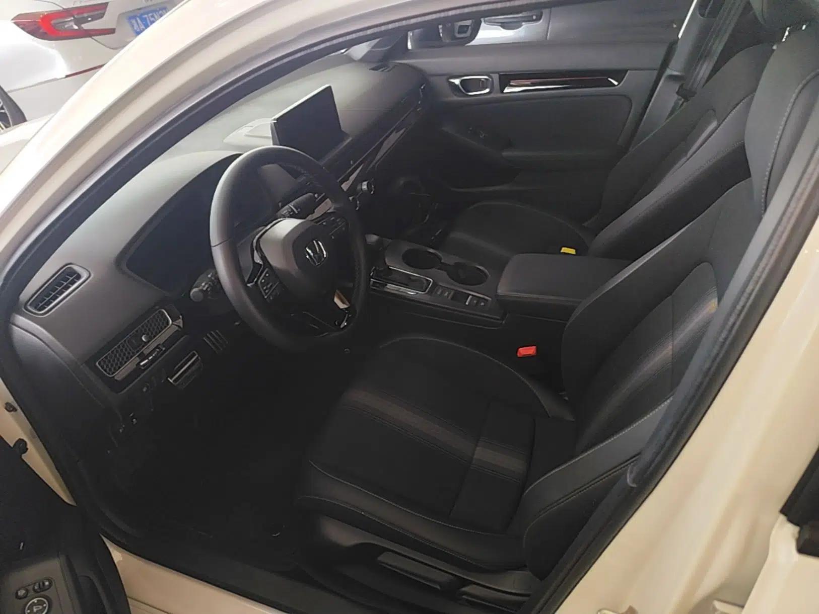 Honda Civic 2022 240TURBO CVT Dynamic Edition — миниатюра 22