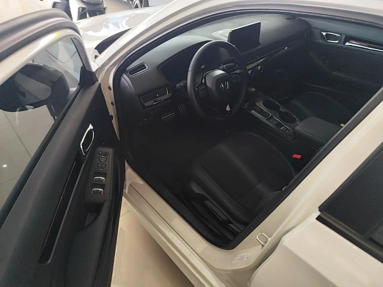 Honda Civic 2022 240TURBO CVT Dynamic Edition — миниатюра 23
