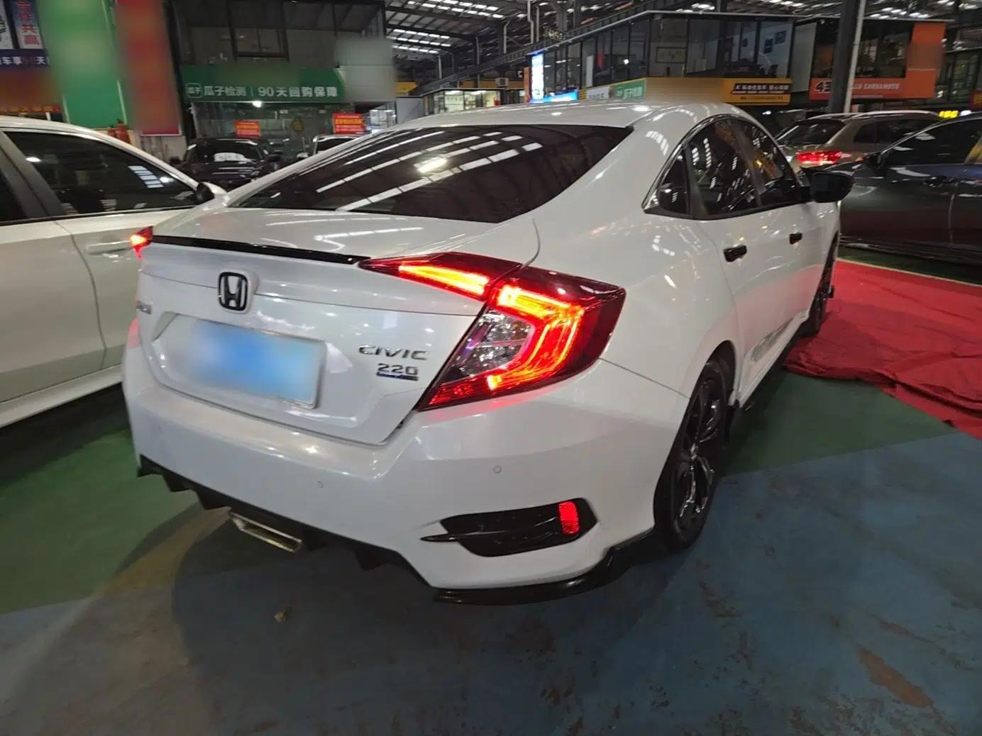 Honda Civic 2019 220TURBO CVT Dynamic Edition China VI Emission Standard — миниатюра 6