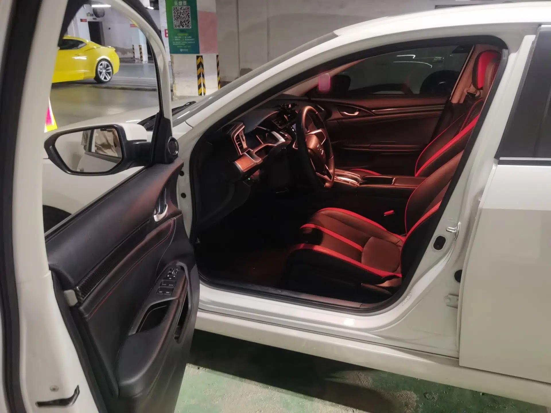 Honda Civic 2016 220TURBO CVT Luxury Edition — миниатюра 16