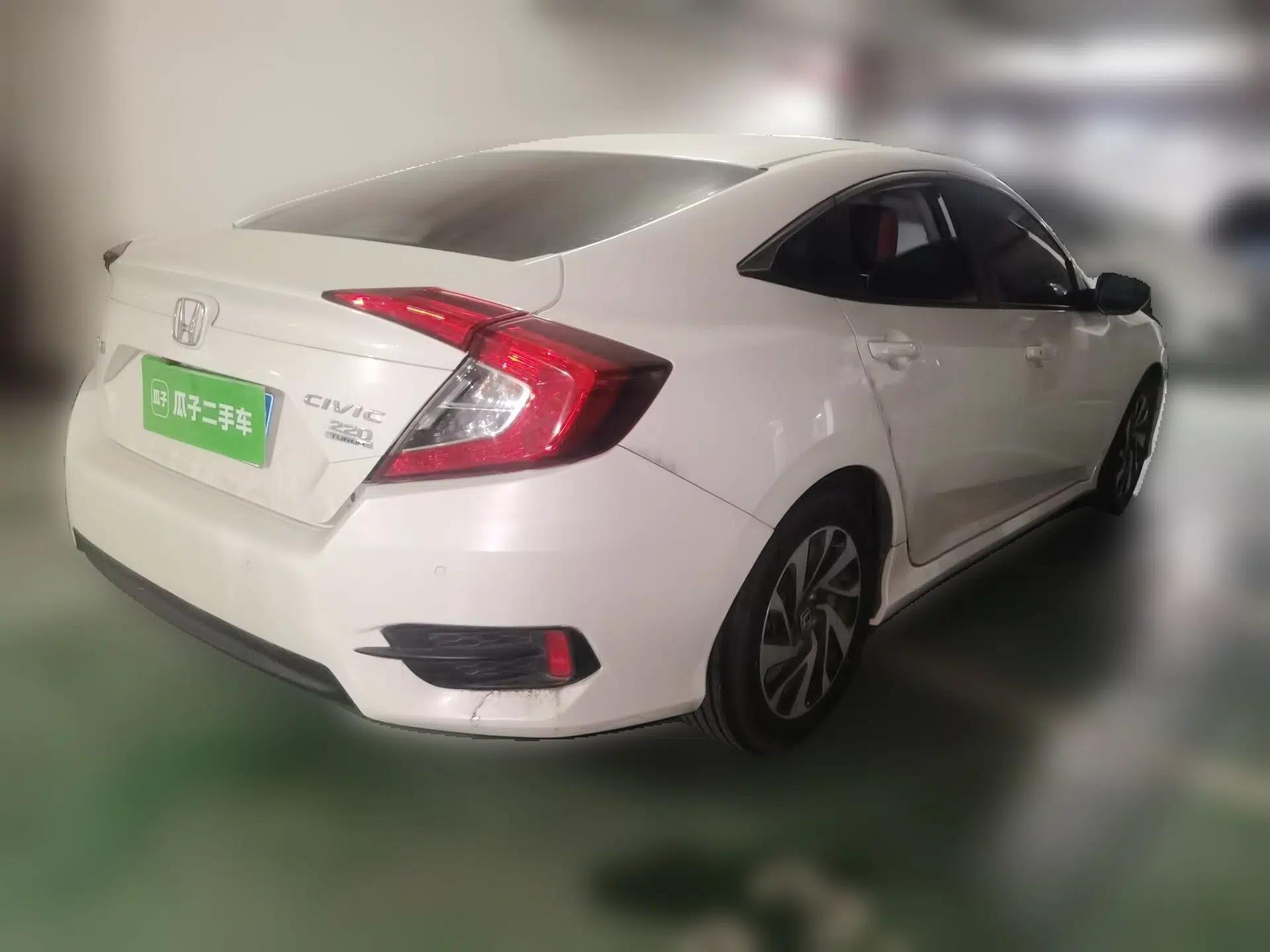 Honda Civic 2016 220TURBO CVT Luxury Edition — миниатюра 6