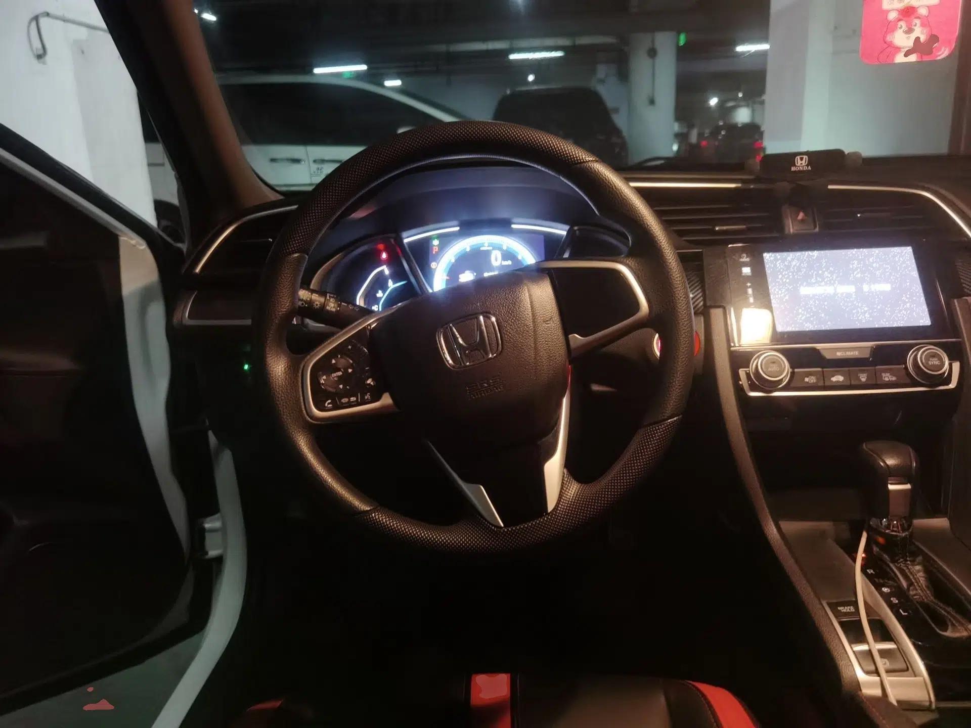 Honda Civic 2016 220TURBO CVT Luxury Edition — миниатюра 10