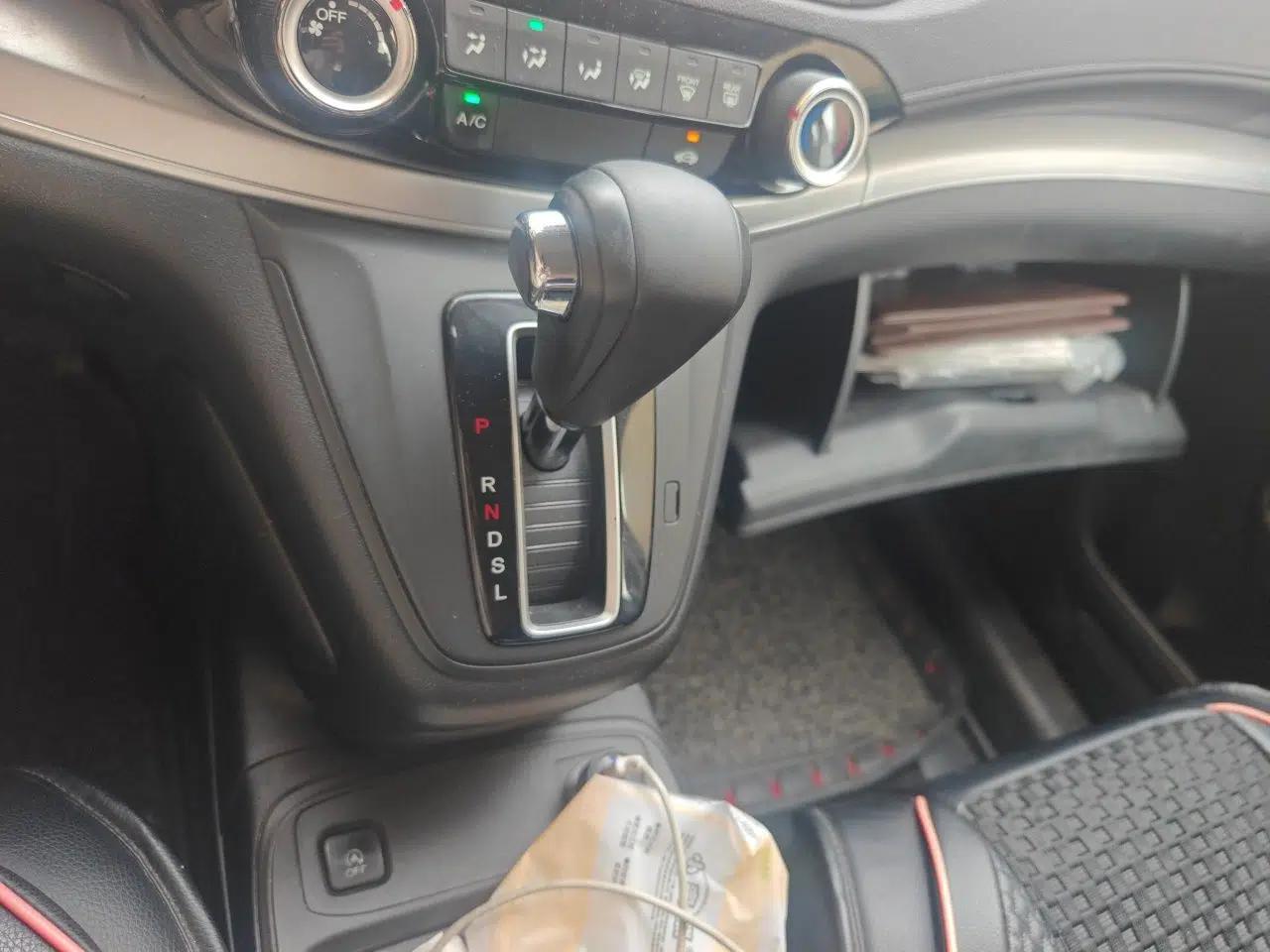 Honda CR-V 2016 2.0L two-wheel drive Urban Edition — миниатюра 14