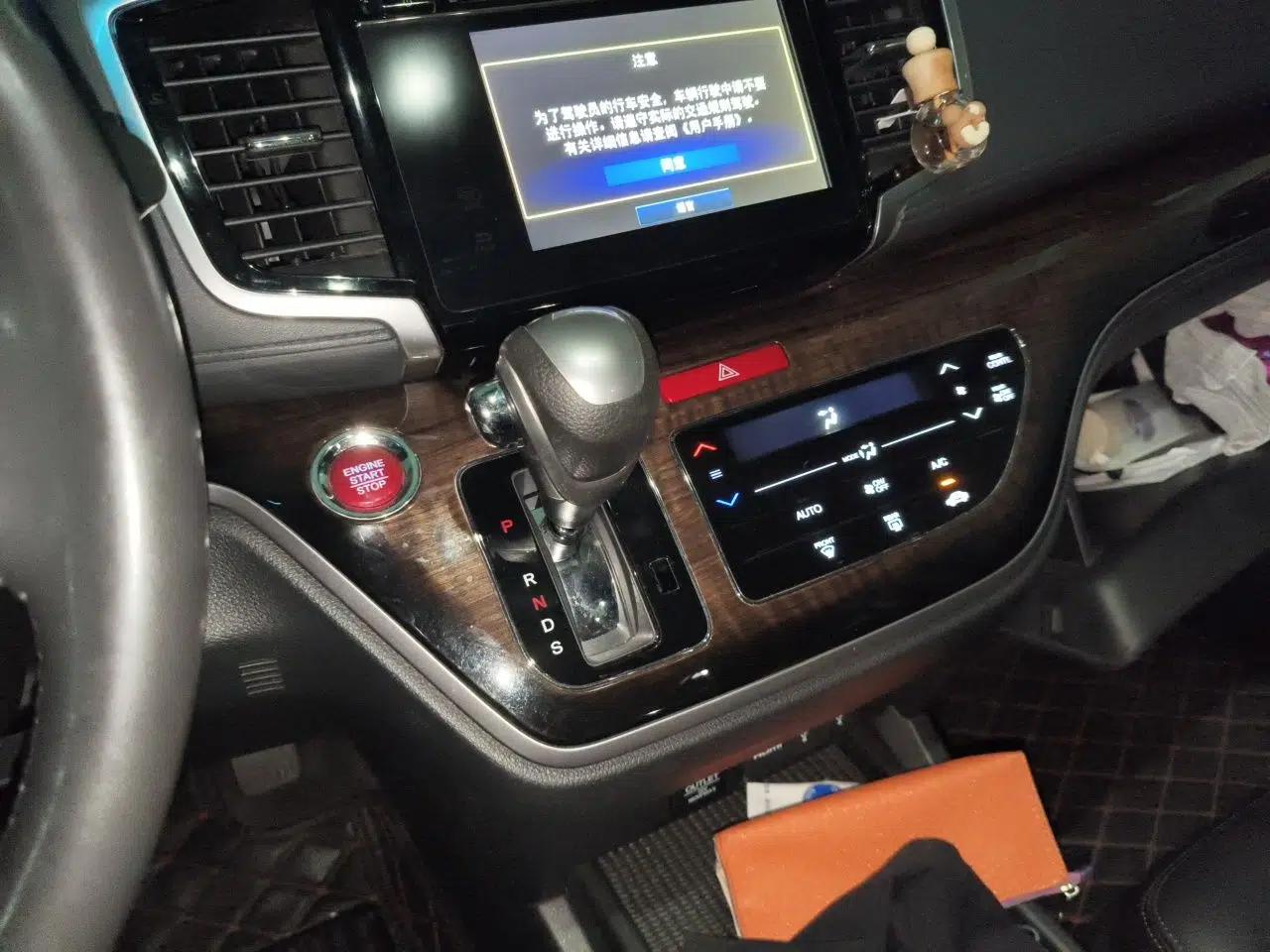 Honda Odyssey 2015 2.4L Smart Edition — миниатюра 14