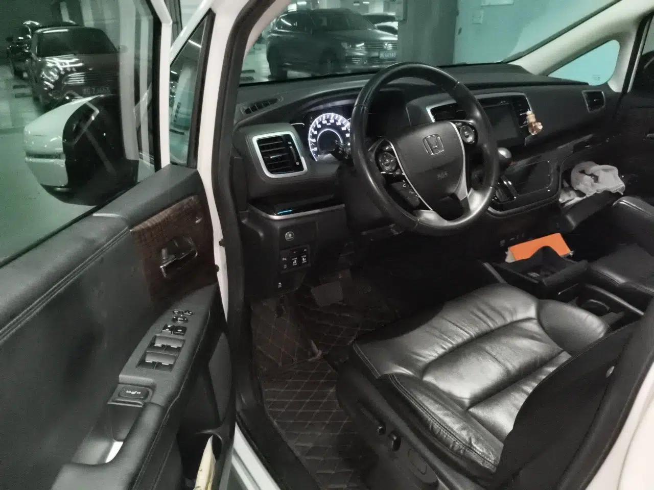 Honda Odyssey 2015 2.4L Smart Edition — миниатюра 16