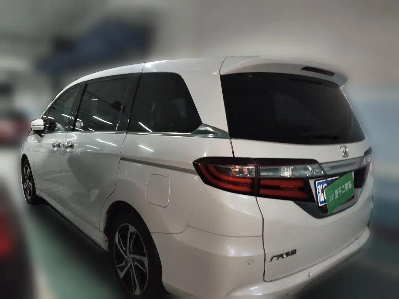 Honda Odyssey 2015 2.4L Smart Edition — миниатюра 4