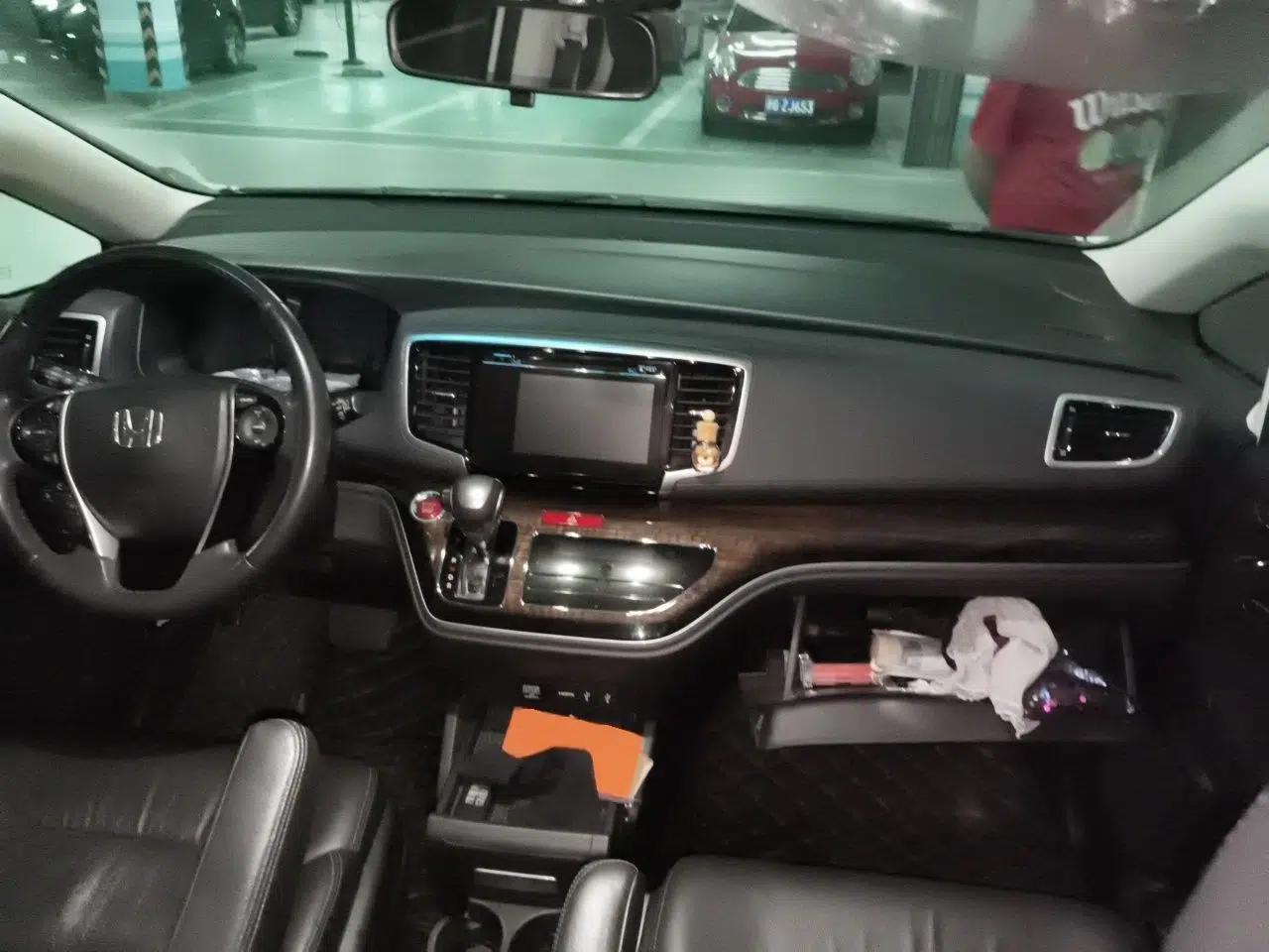 Honda Odyssey 2015 2.4L Smart Edition — миниатюра 9