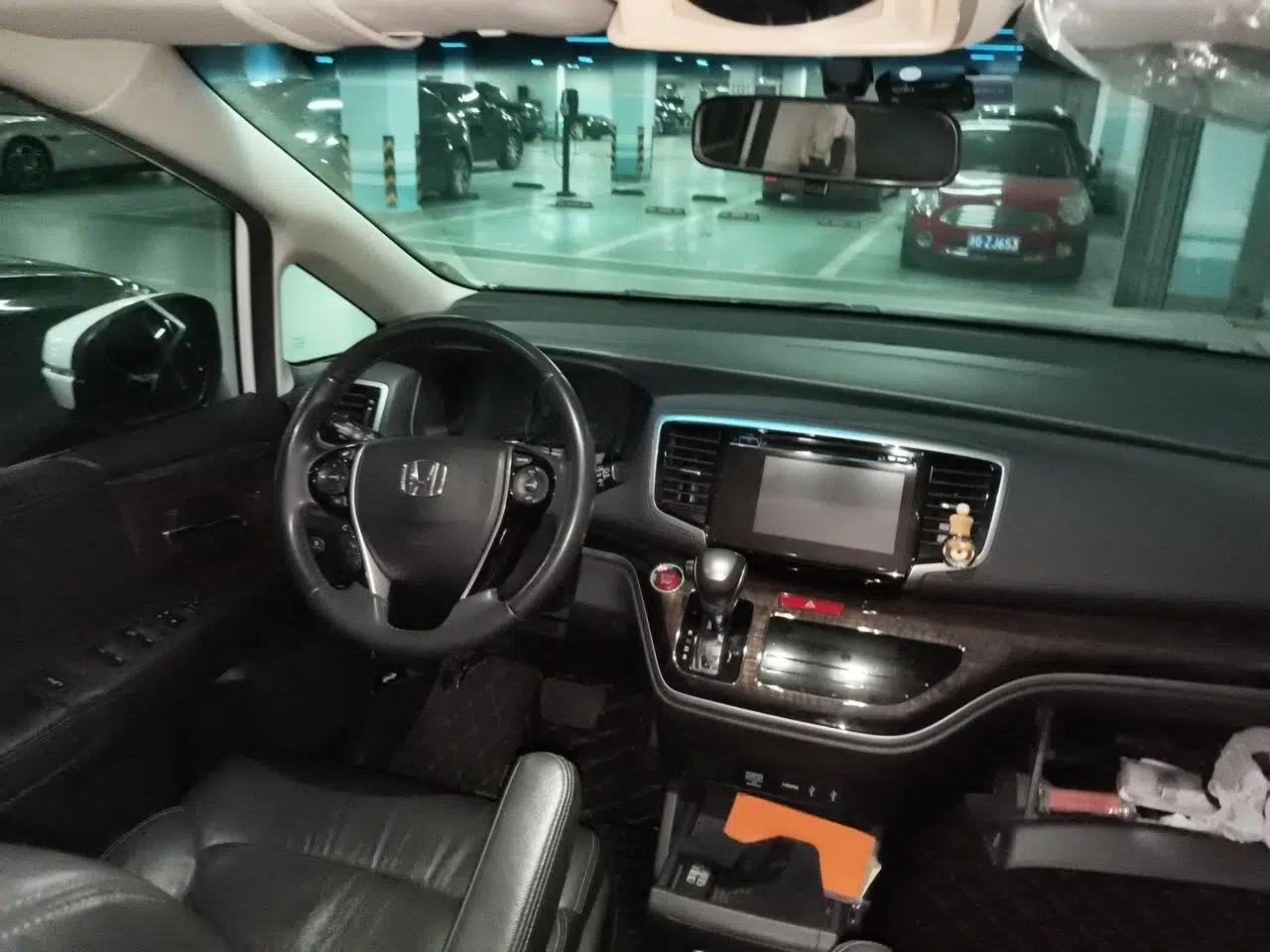 Honda Odyssey 2015 2.4L Smart Edition — миниатюра 10