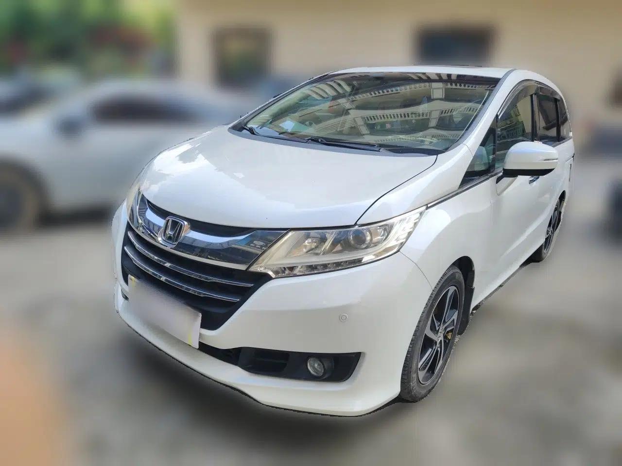 Honda Odyssey 2015 Revised 2.4L Luxury Edition — миниатюра 1