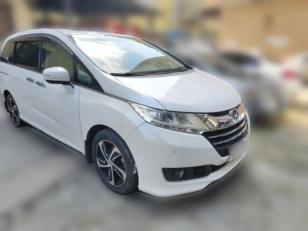 Honda Odyssey 2015 Revised 2.4L Luxury Edition — миниатюра 3