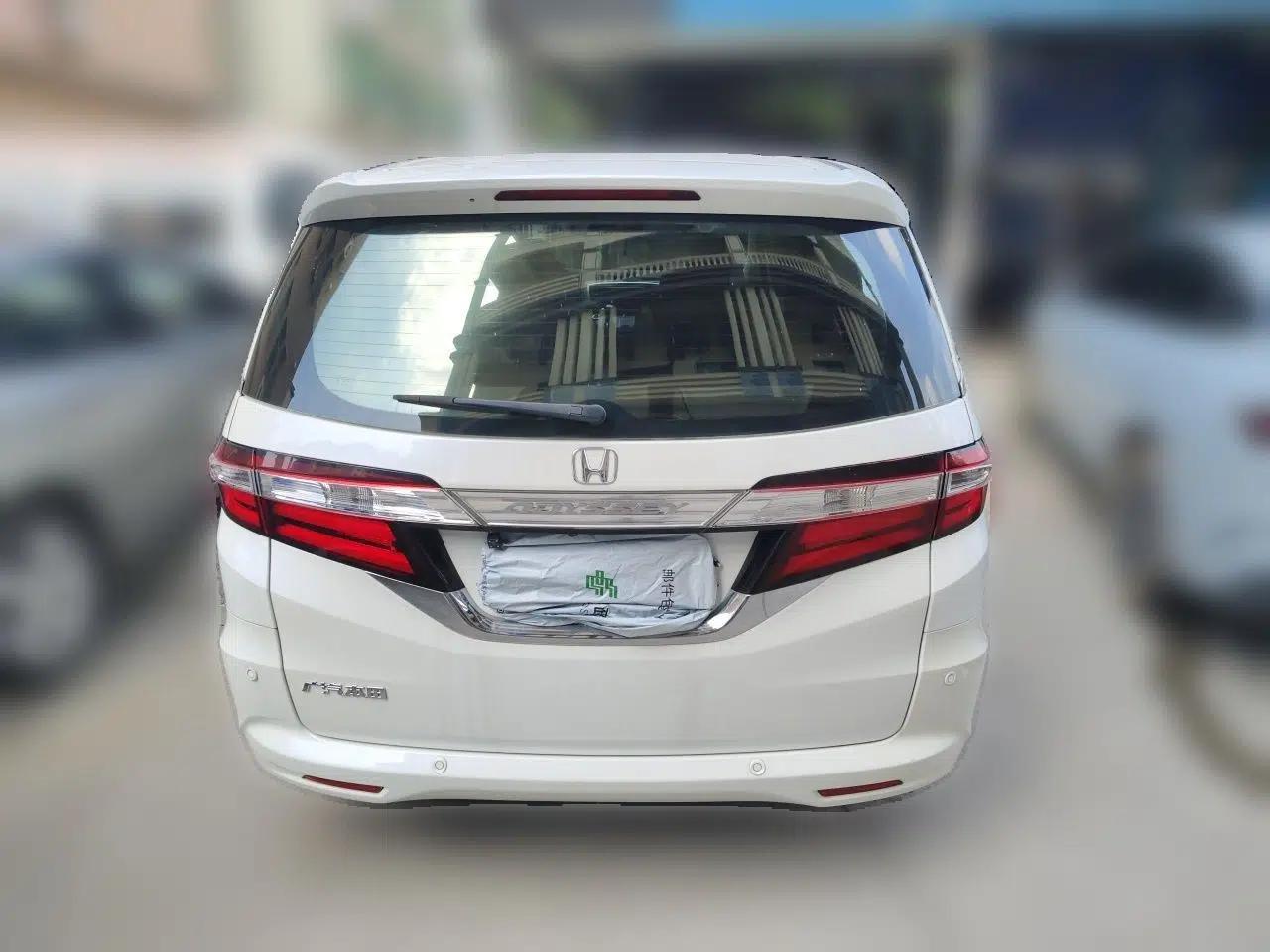 Honda Odyssey 2015 Revised 2.4L Luxury Edition — миниатюра 5