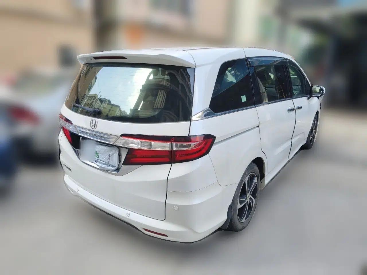 Honda Odyssey 2015 Revised 2.4L Luxury Edition — миниатюра 6