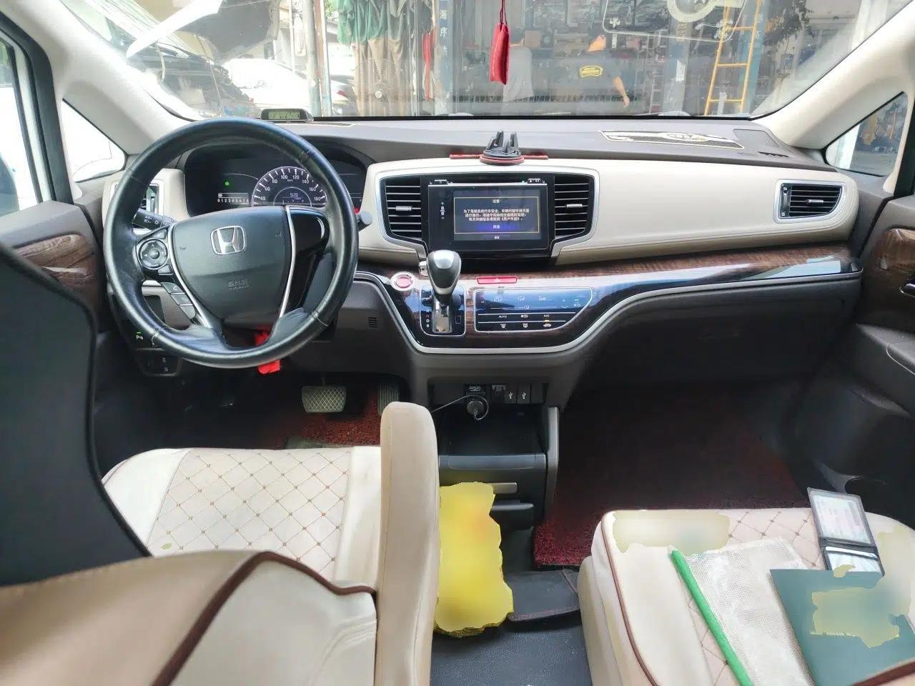 Honda Odyssey 2015 Revised 2.4L Luxury Edition — миниатюра 9
