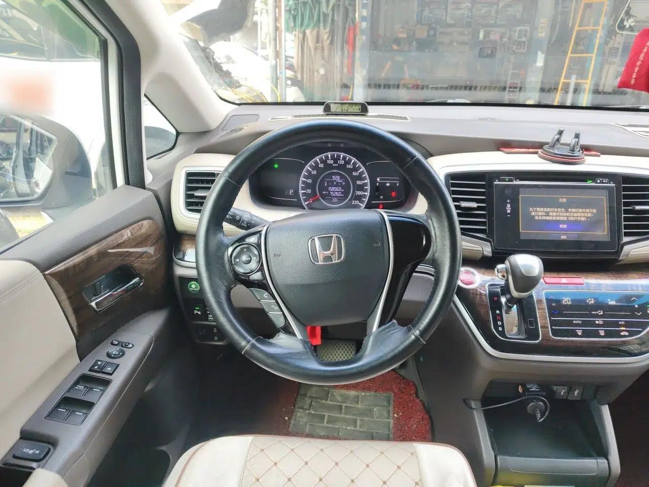 Honda Odyssey 2015 Revised 2.4L Luxury Edition — миниатюра 10
