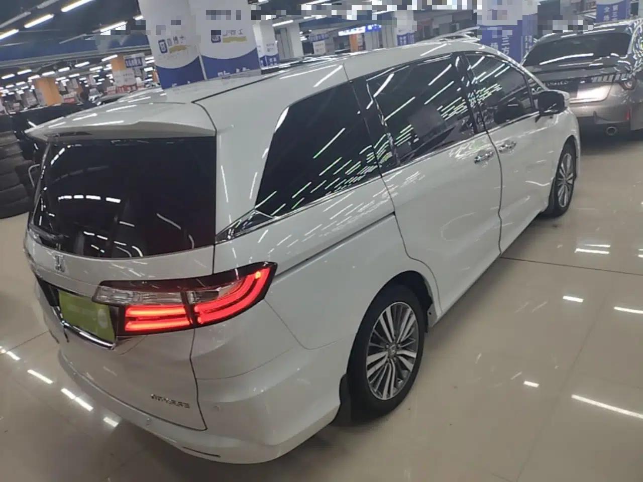 Honda Odyssey 2018 2.4L Smart Edition — миниатюра 6