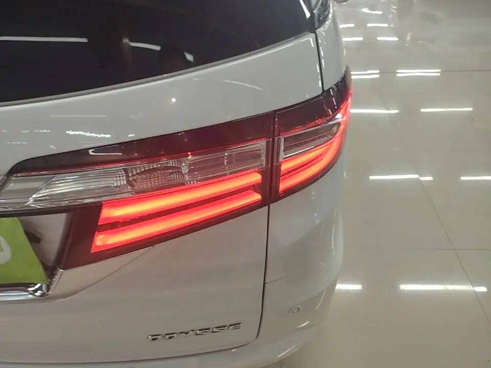 Honda Odyssey 2018 2.4L Smart Edition — миниатюра 9