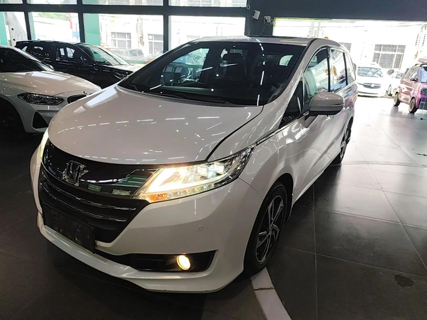 Honda Odyssey 2015 2.4L Smart Edition — миниатюра 1