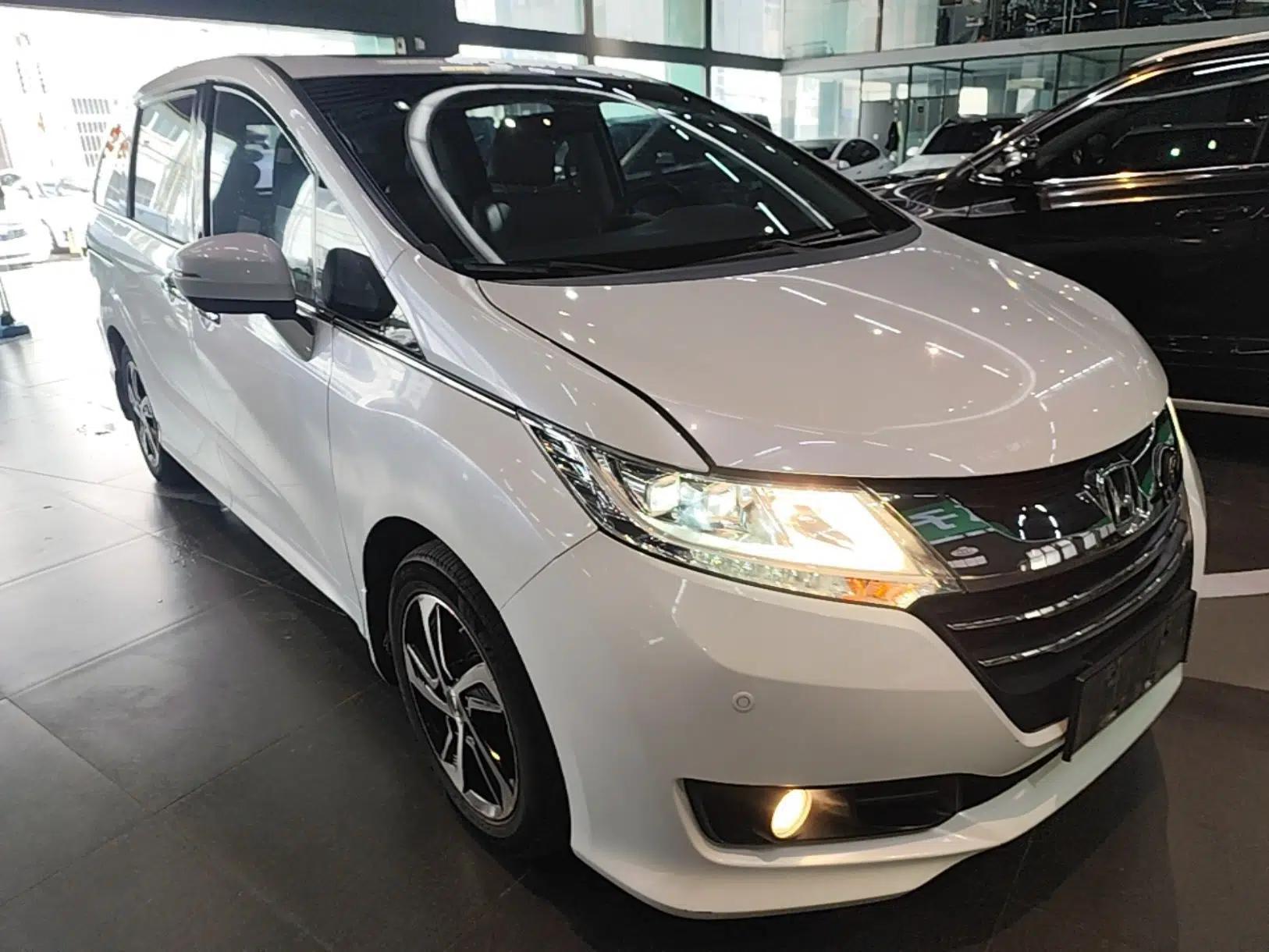 Honda Odyssey 2015 2.4L Smart Edition — миниатюра 12
