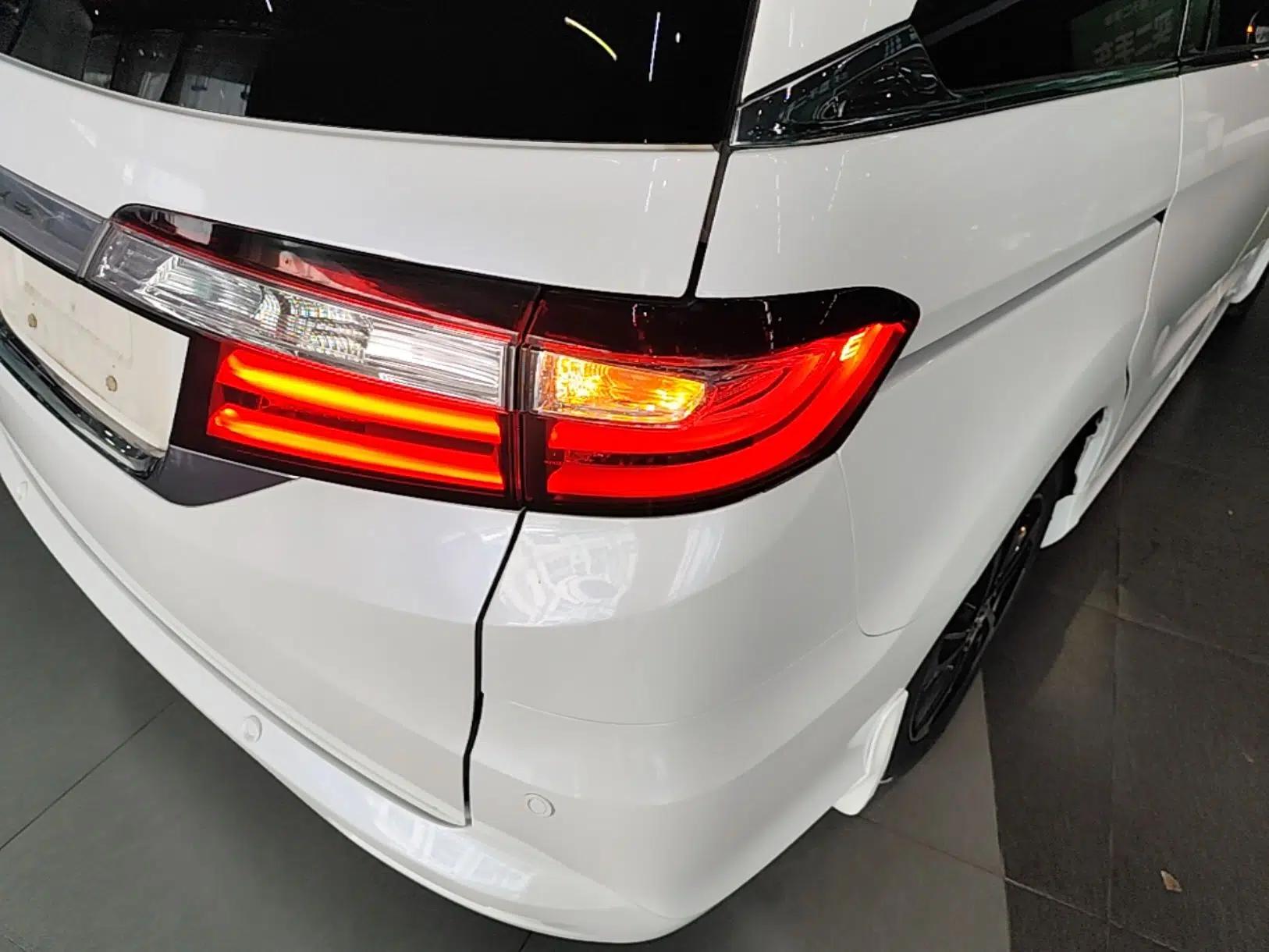 Honda Odyssey 2015 2.4L Smart Edition — миниатюра 14