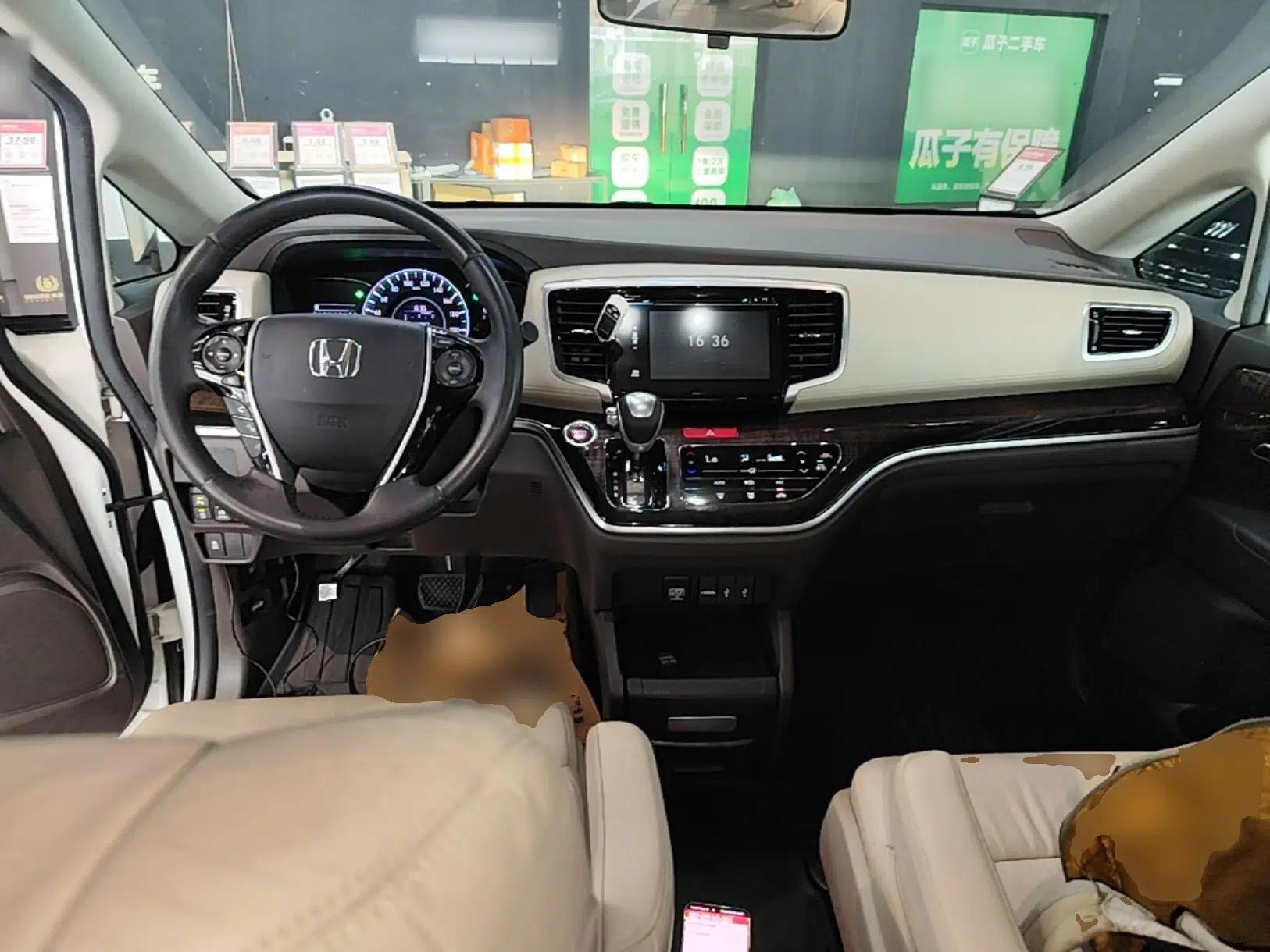 Honda Odyssey 2015 2.4L Smart Edition — миниатюра 17