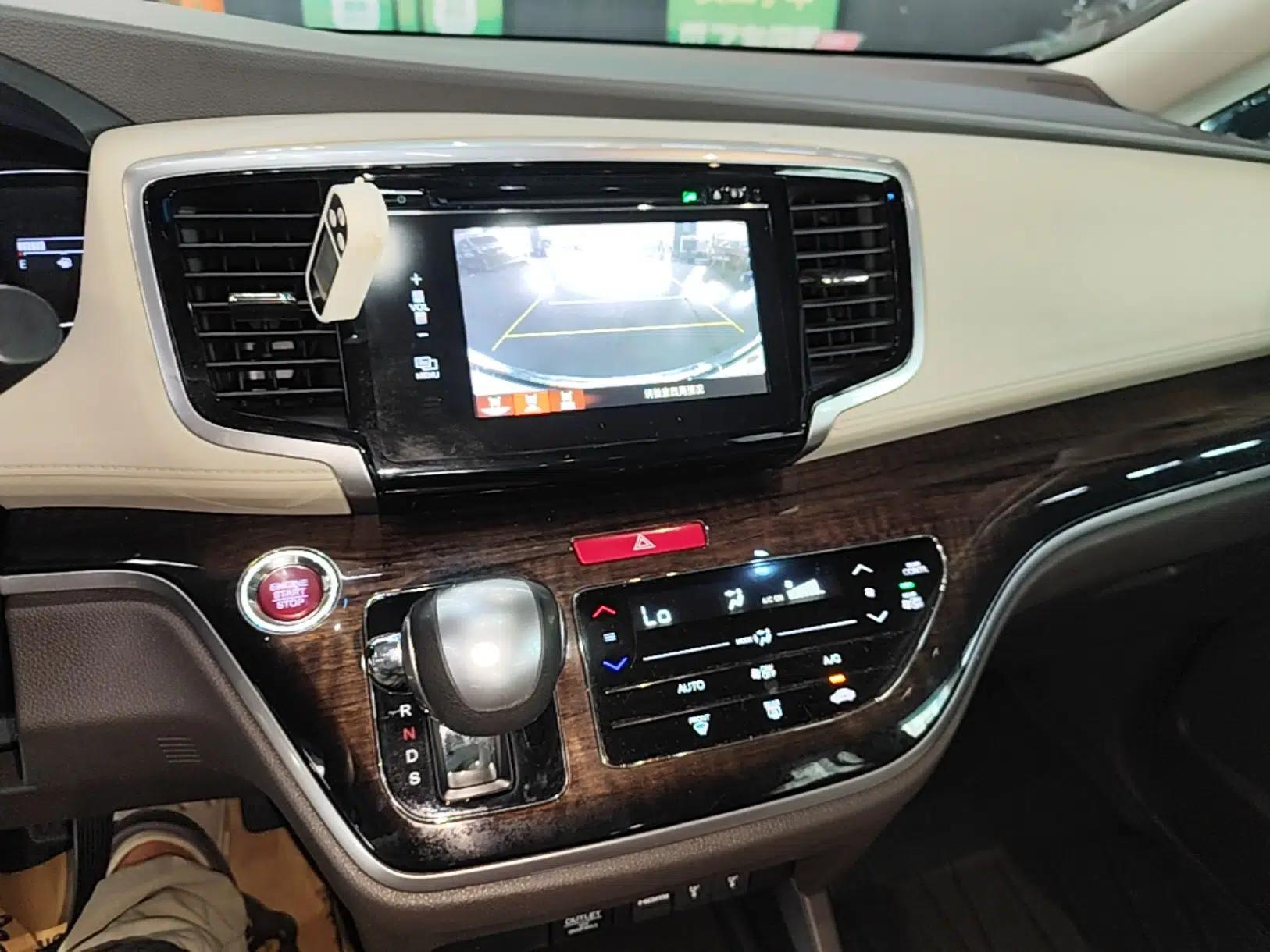 Honda Odyssey 2015 2.4L Smart Edition — миниатюра 20